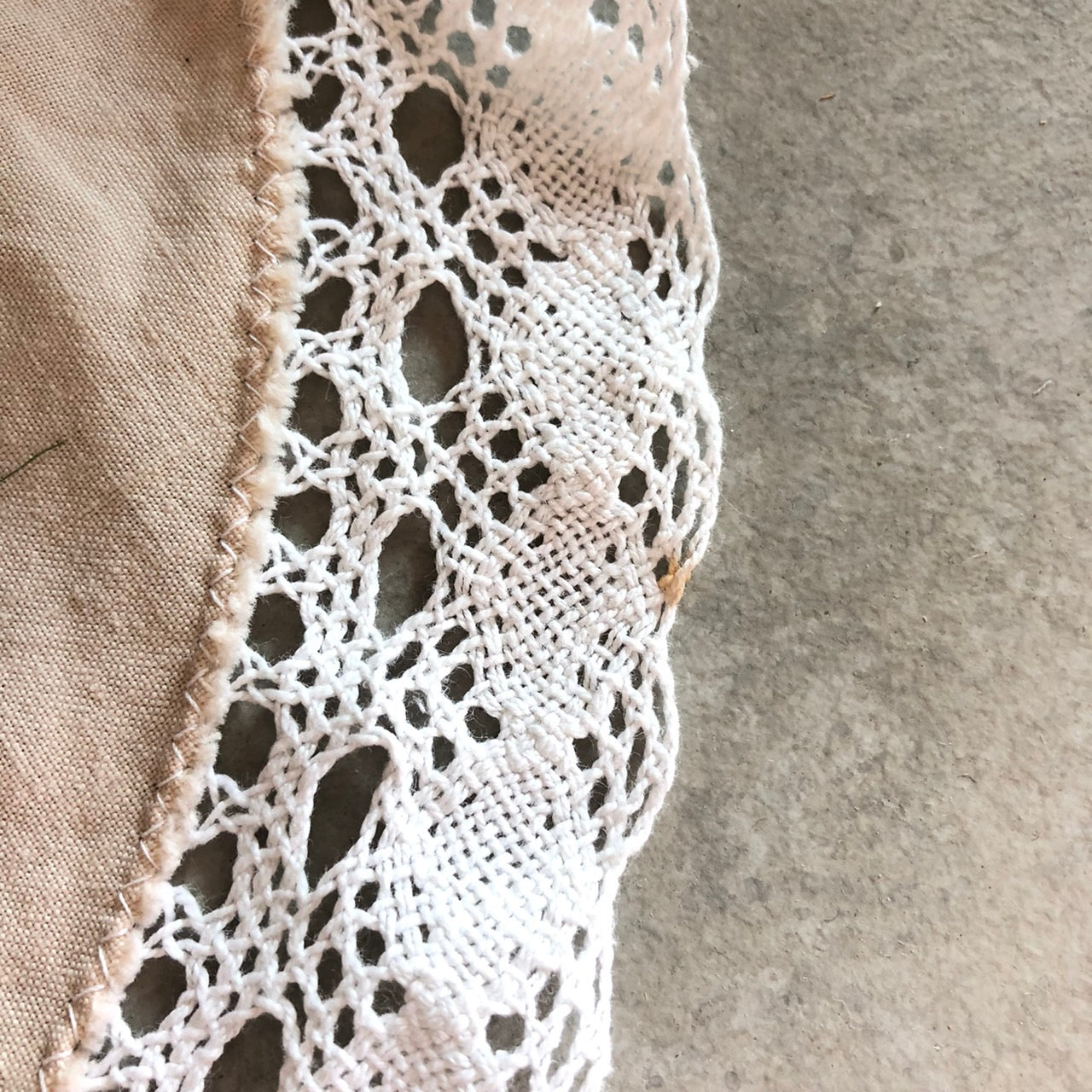 Vintage(ヴィンテージ) What_ラウンドレースの刺繍生地 ピンク