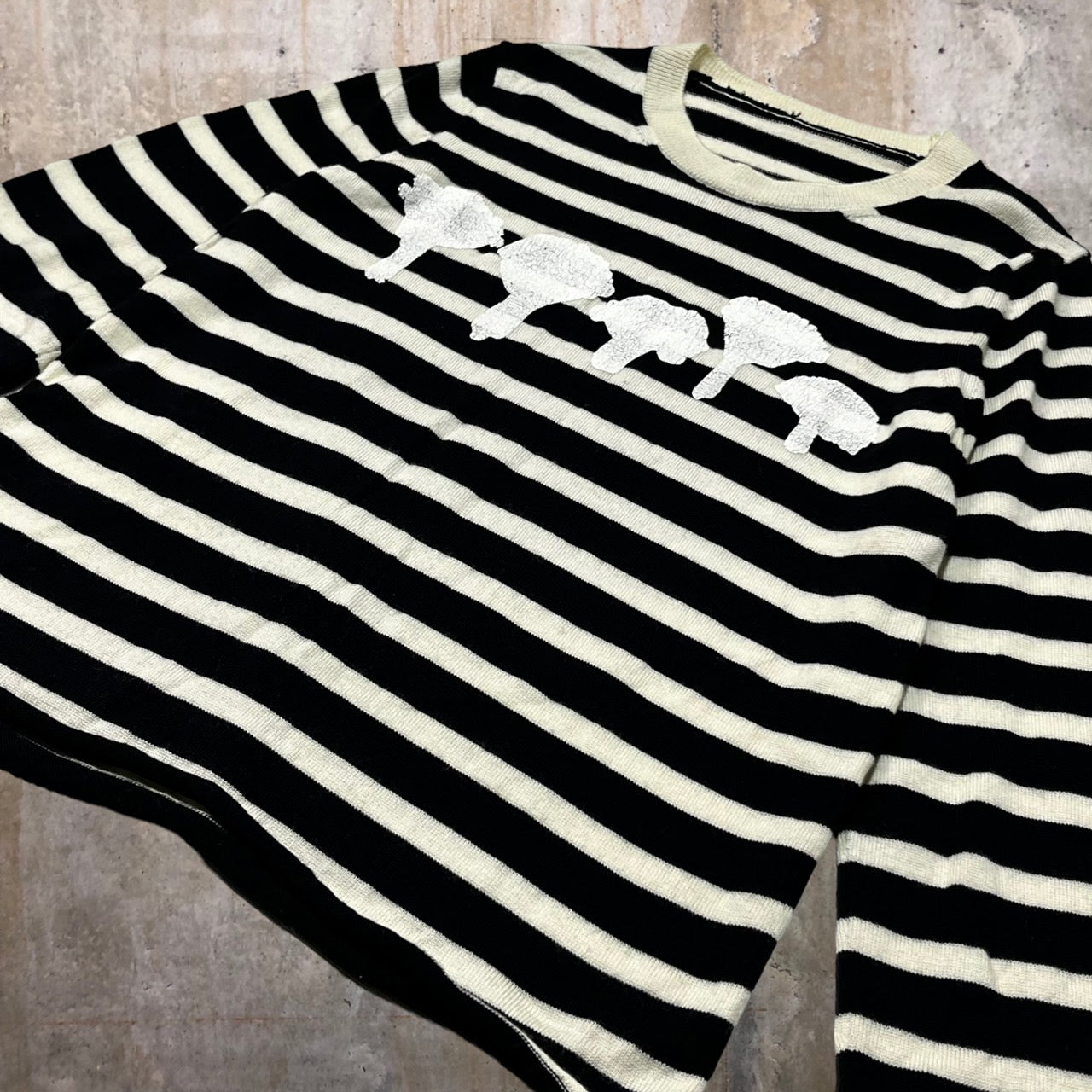 COMME des GARCONS(コムデギャルソン) ペンキ加工ボーダーニットプルオーバー 表記切れ アイボリー×ネイビー ブランドタグ・品質表示タグ切り取り