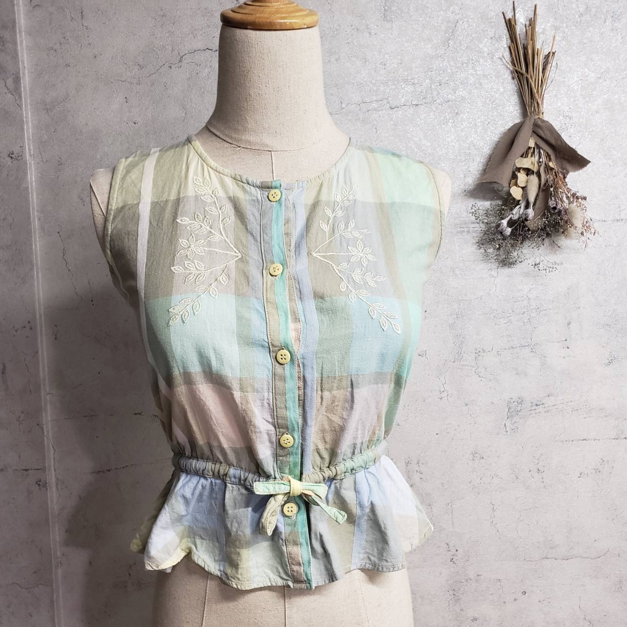 Euro Vintage(ヨーロッパヴィンテージ) Kasane_ペールトーン刺繍ベスト 12(Mサイズ程度) グリーン