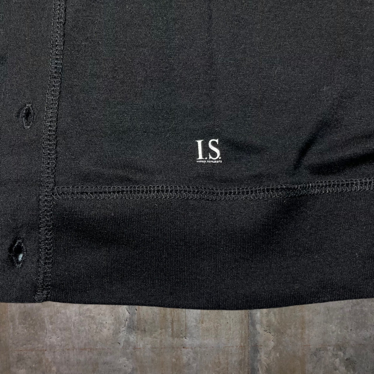 i.s. sunao kuwahara(アイエススナオクワハラ) ロゴプリントアンサンブルカーディガン IS21-30025 M ブラック