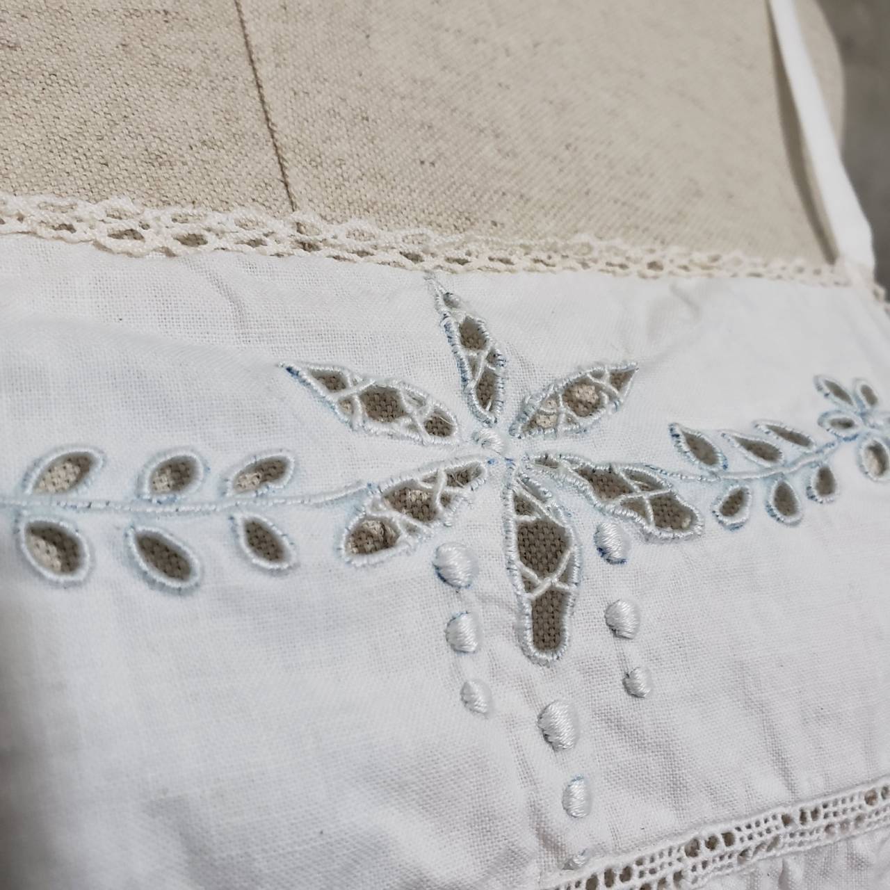 Euro Vintage(ヨーロッパヴィンテージ) Hirari_フレンチカットワークレース刺繍キャミソール 表記なし(Lサイズ程度) ホワイト