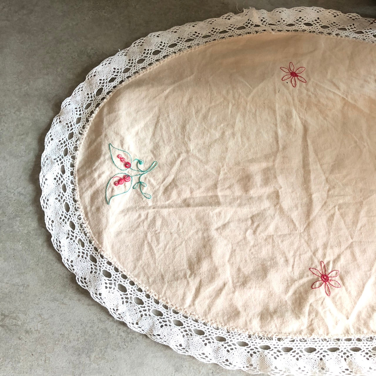 Vintage(ヴィンテージ) What_ラウンドレースの刺繍生地 ピンク