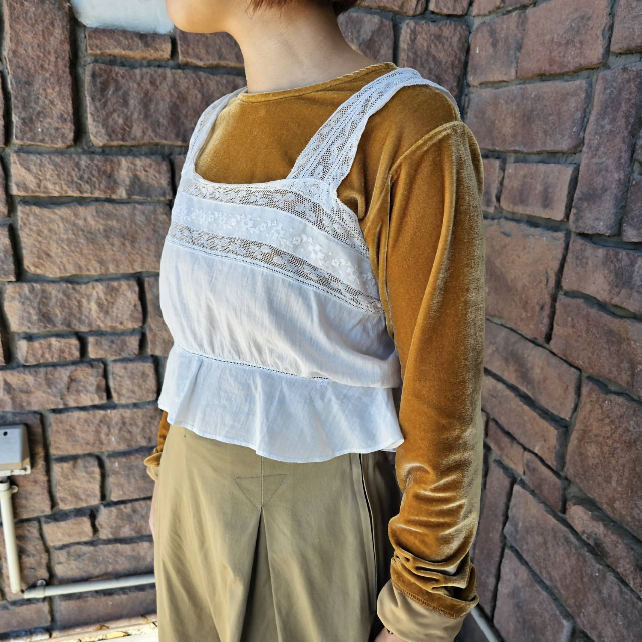 Euro Vintage(ヨーロッパヴィンテージ) Kasane_フレンチレースと刺繍を纏うキャミソール 表記なし(Mサイズ程度) ホワイト