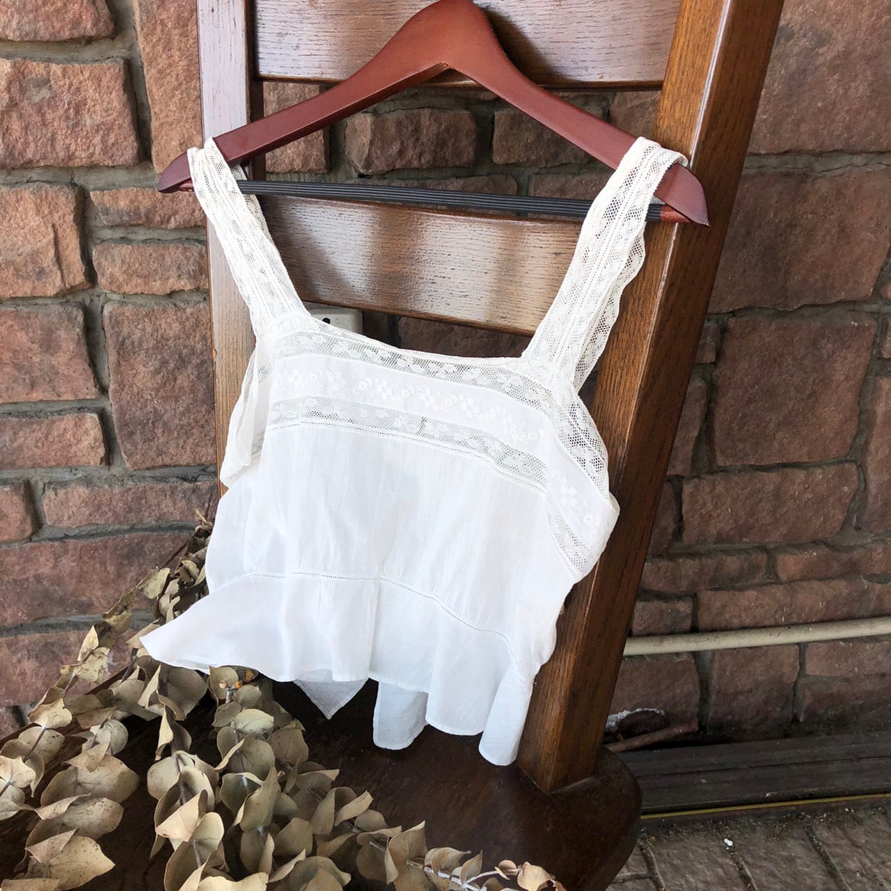 Euro Vintage(ヨーロッパヴィンテージ) Kasane_フレンチレースと刺繍を纏うキャミソール 表記なし(Mサイズ程度) ホワイト