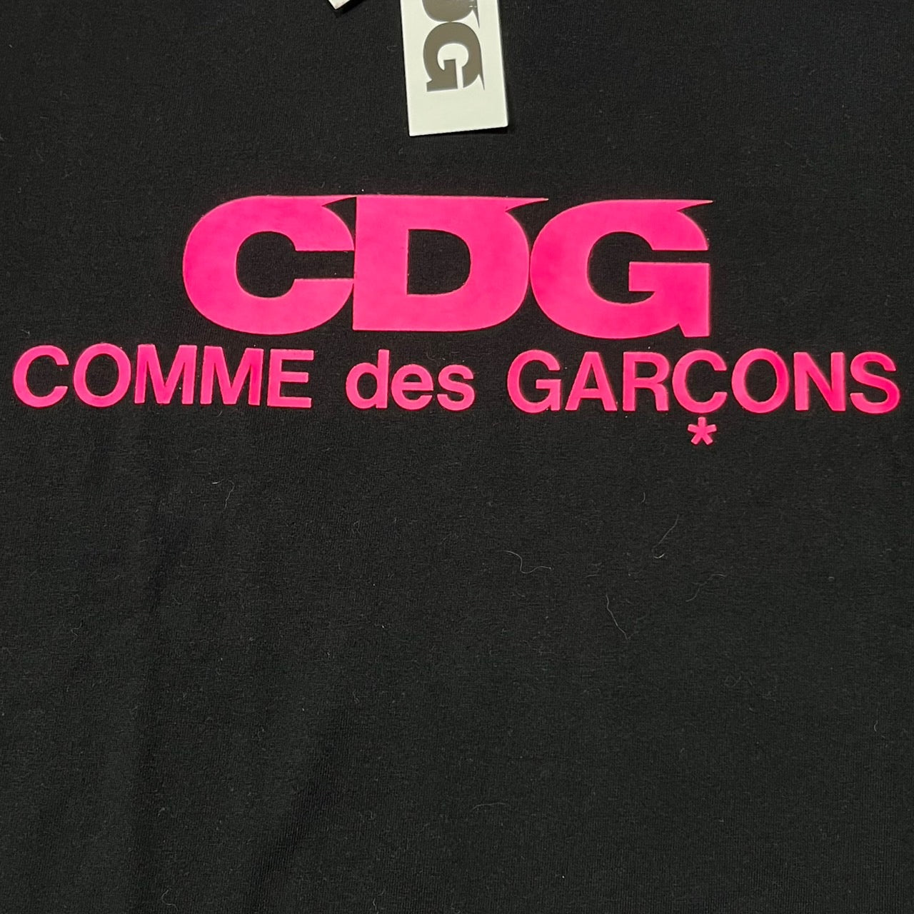 CDG COMME des GARCONS(シーディージーコムデギャルソン) LOGO TEE/ロゴTシャツ SZ-T019 SIZE L ブラック×ピンク タグ付
