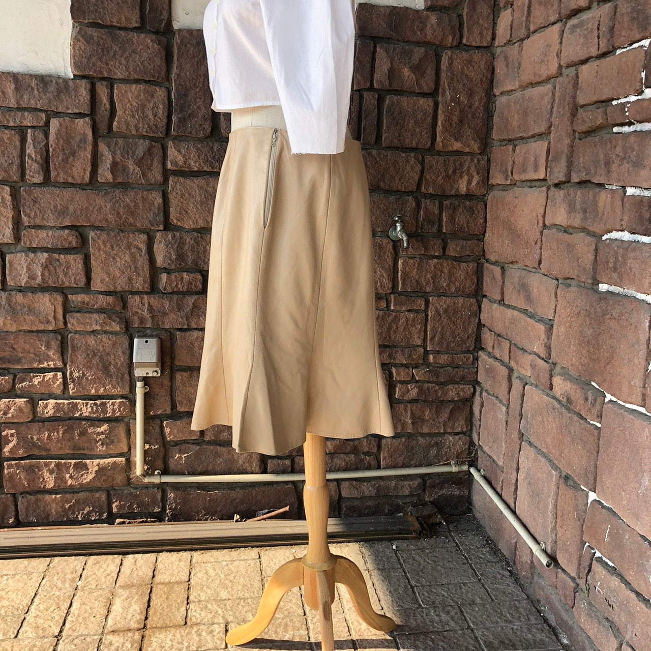 Euro Vintage(ヨーロッパヴィンテージ) Milk_レザー膝丈スカート 15(Lサイズ程度) ベージュ