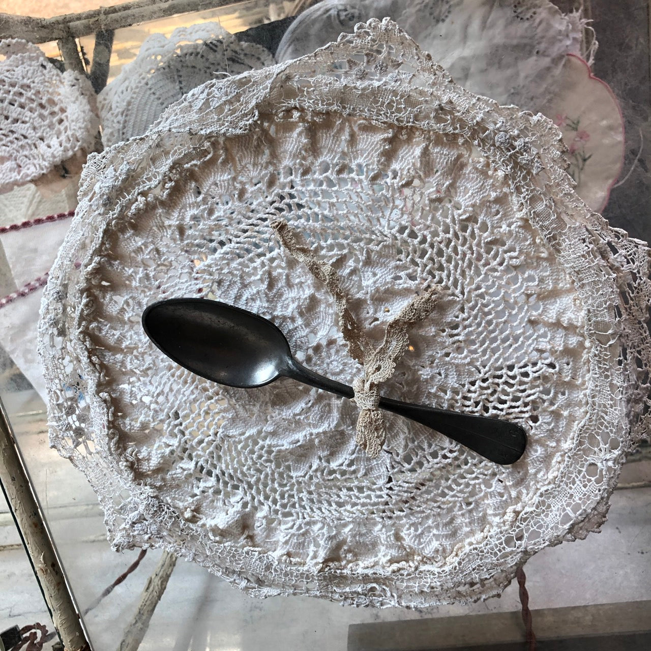 Vintage(ヴィンテージ) What_ラウンドパッチワークレース生地 ベージュ