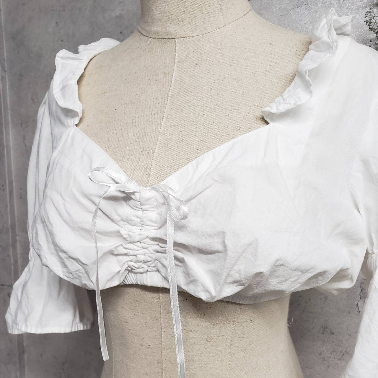 Vintage(ヴィンテージ) ウエストギャザー×フロントリボンショートトップス 46(Mサイズ程度) ホワイト