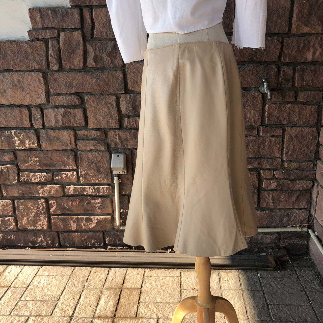 Euro Vintage(ヨーロッパヴィンテージ) Milk_レザー膝丈スカート 15(Lサイズ程度) ベージュ