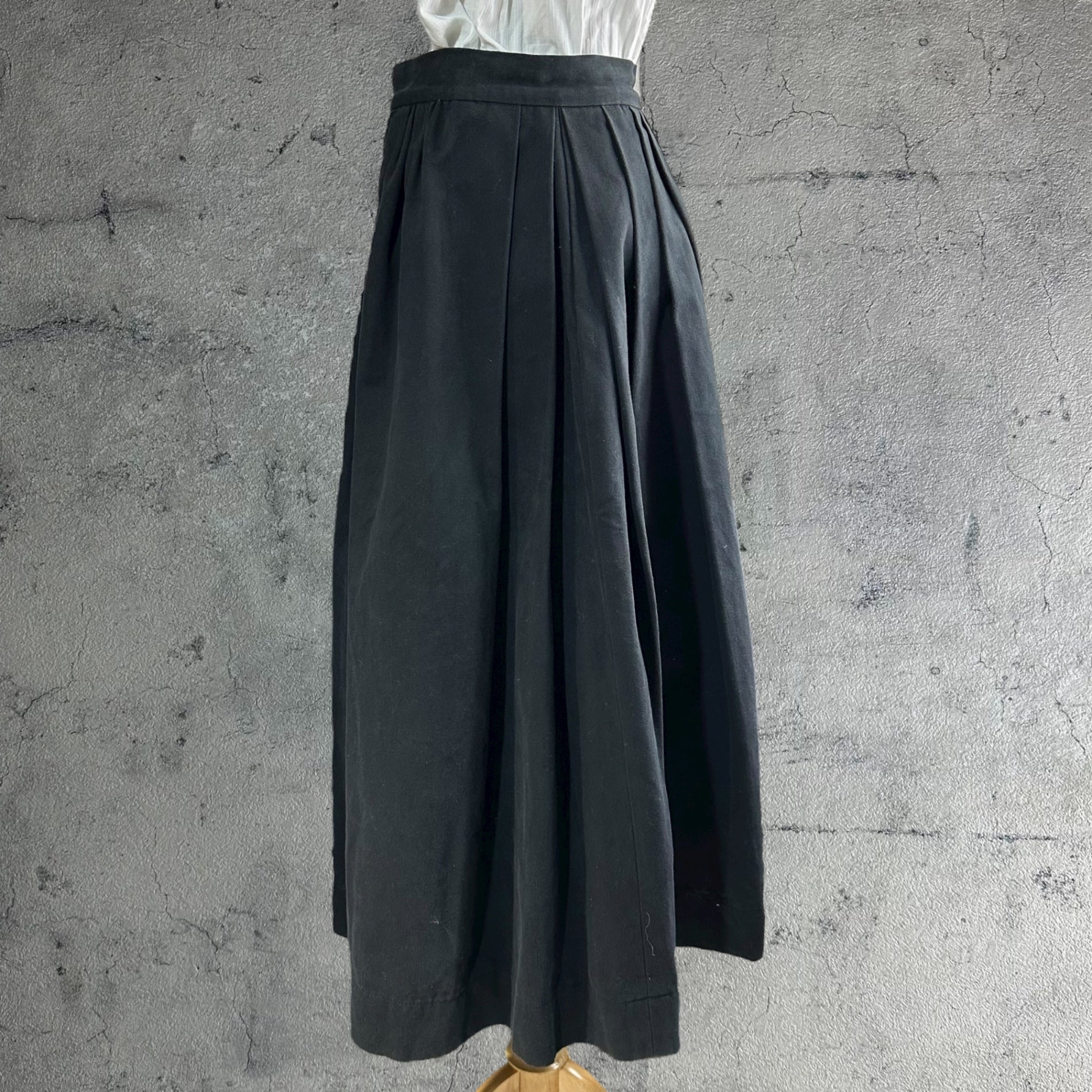 Euro vintage(ヨーロッパヴィンテージ) thick cotton black long skirt コットンの肉厚地なクラシカルロングスカート 表記無し(M~L程度) ブラック