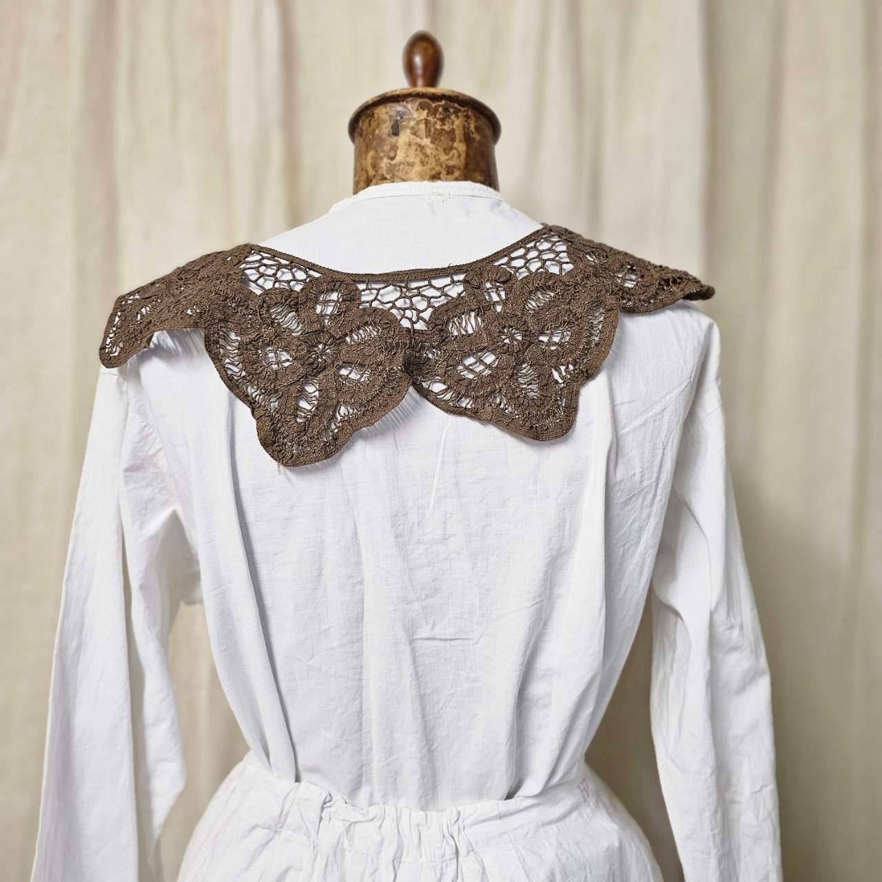 Euro vintage(ヨーロッパヴィンテージ) flower batten lace collar 花模様のバテンレースたっぷりのつけ襟 - アンティークブラウン