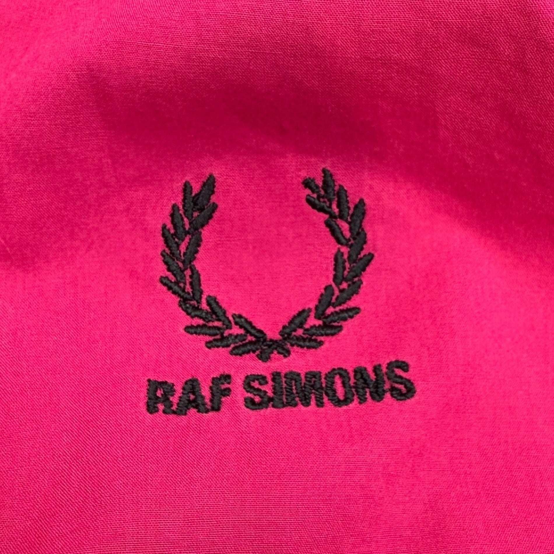 RAF SIMONS×FRED PERRY(ラフシモンズ×フレッドペリー) Logo Embroidered BD L/S Shirt ロゴ 刺繍 ボタンダウン 長袖 シャツ XS ピンク