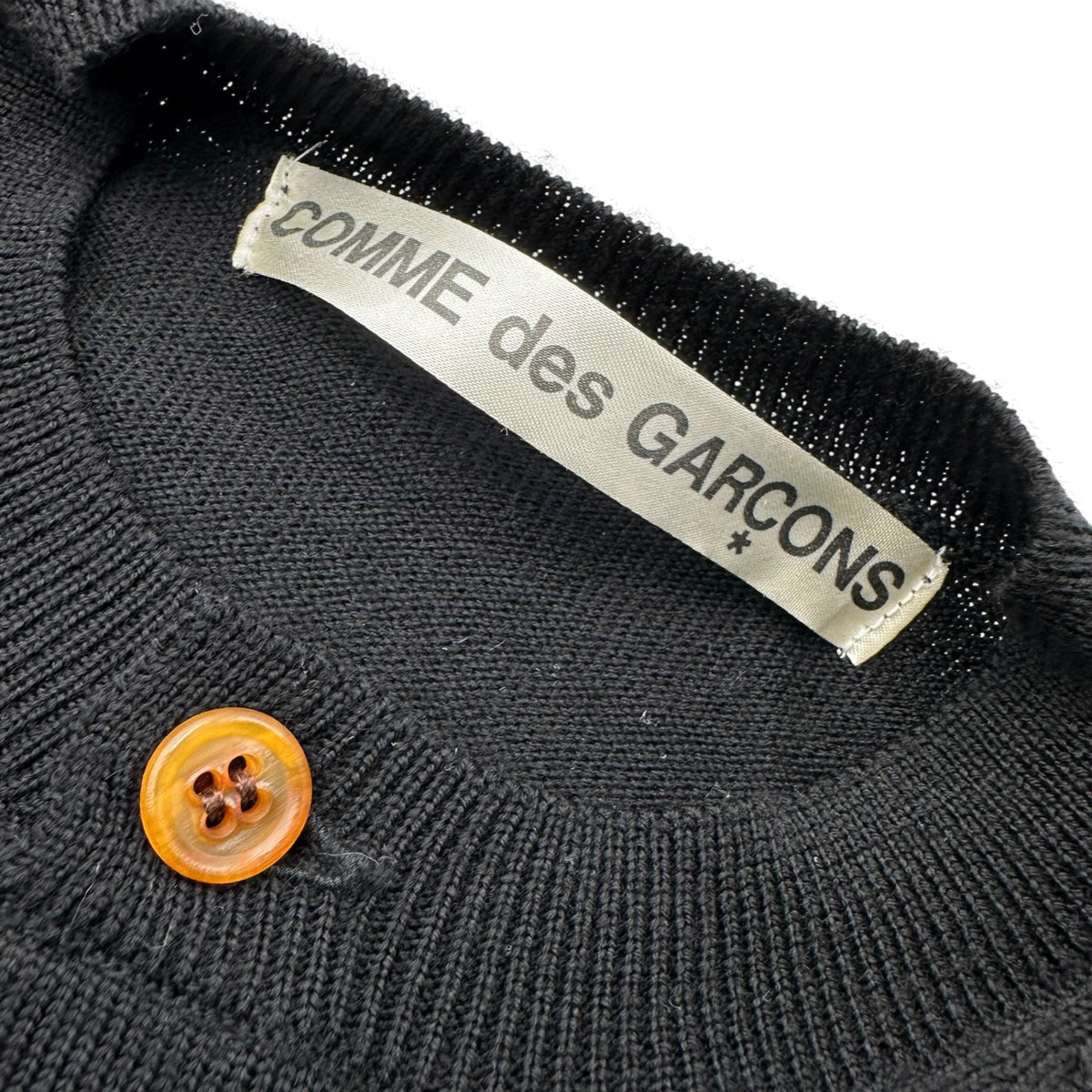 COMME des GARCONS(コムデギャルソン) 2002AW Twisted Ｂutton-Ｆront Pullover Sweater "捻じれ" カーディガン デザイン プルオーバー ニット  GG-N004 FREE ブラック×ブラウン AD2002