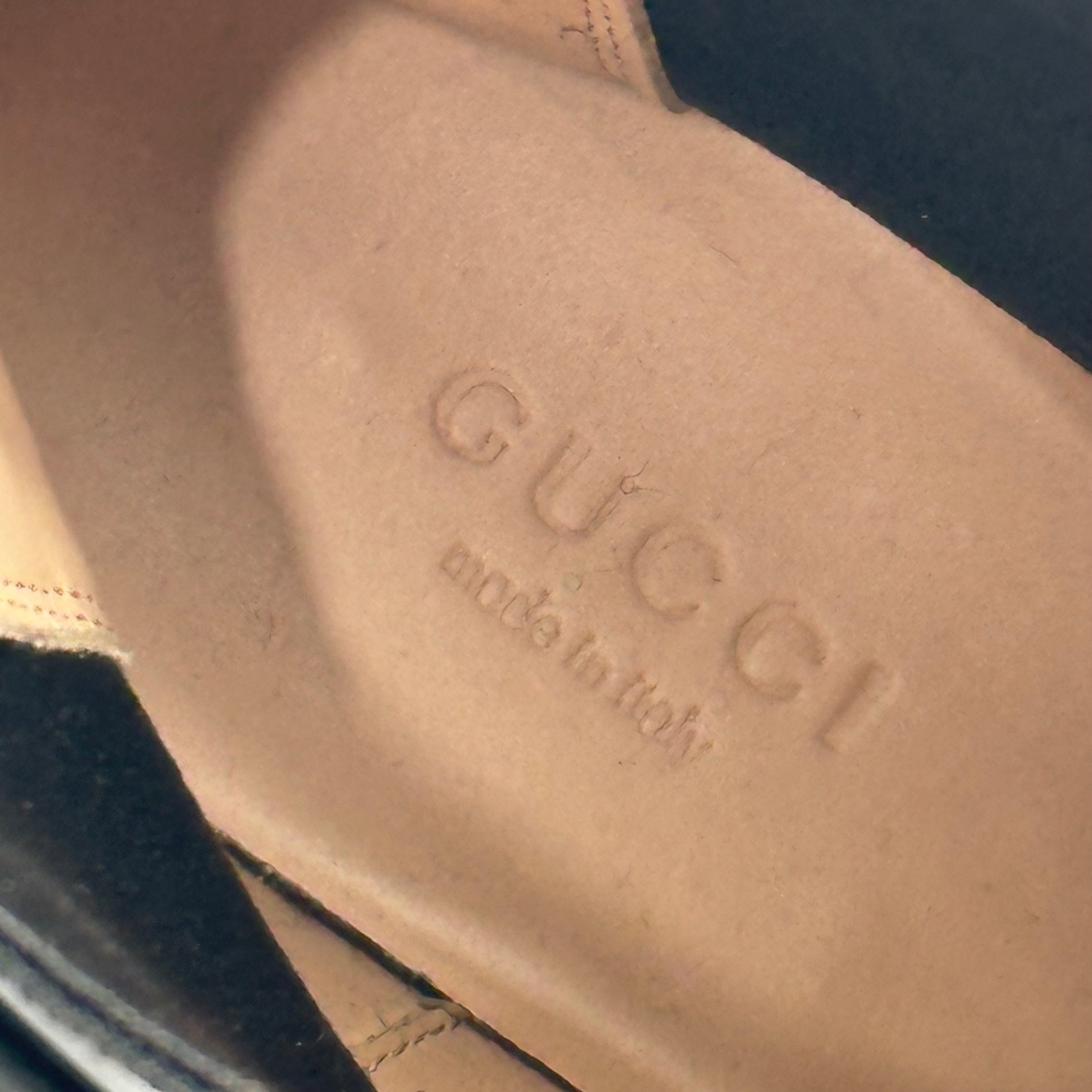 GUCCI(グッチ) Black Leather Ankle Boot With Belt GG マーモント クリスタル サイドゴア ブーツ 550036 37(24cm程度) ブラック