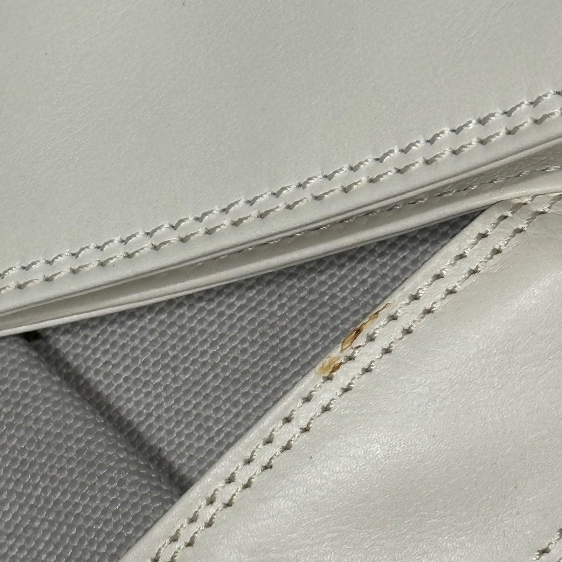 CHANEL(シャネル) 2000's CC Logo Lambskin Square Backpack ココマーク ラムスキン スクエア リュック ホワイト 600万台 バックパック
