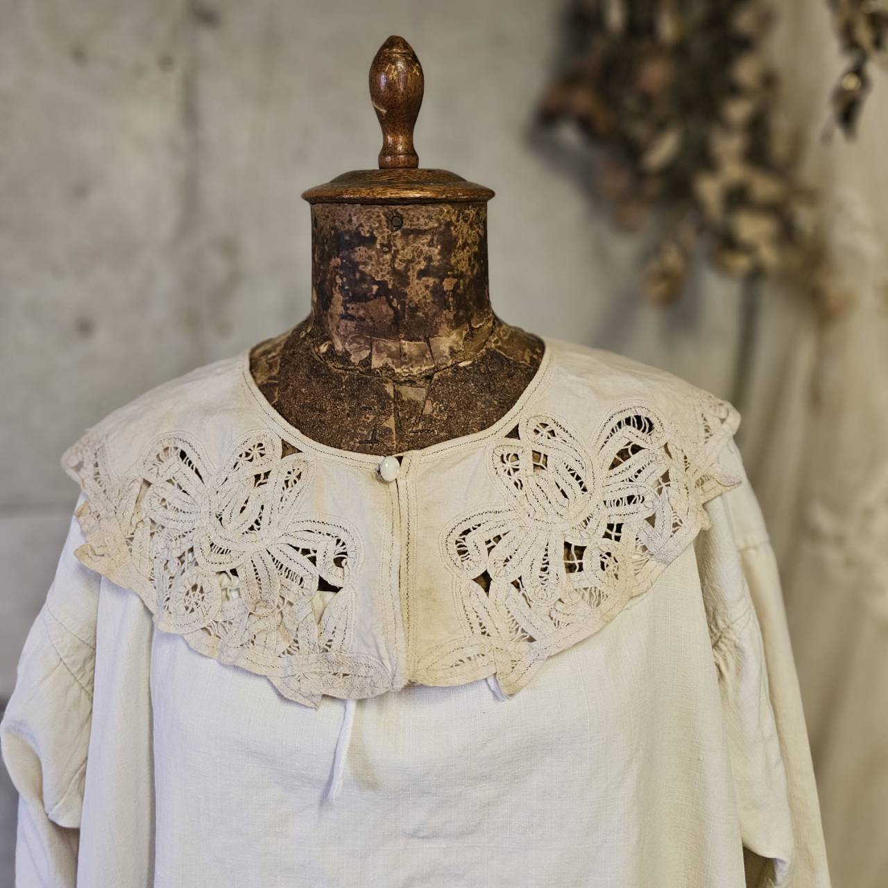 Euro vintage(ヨーロッパヴィンテージ) cottonlinen batten lace collar　コットンリネンのバテンレースのつけ襟 未使用に近い/後染め加工 ベージュ