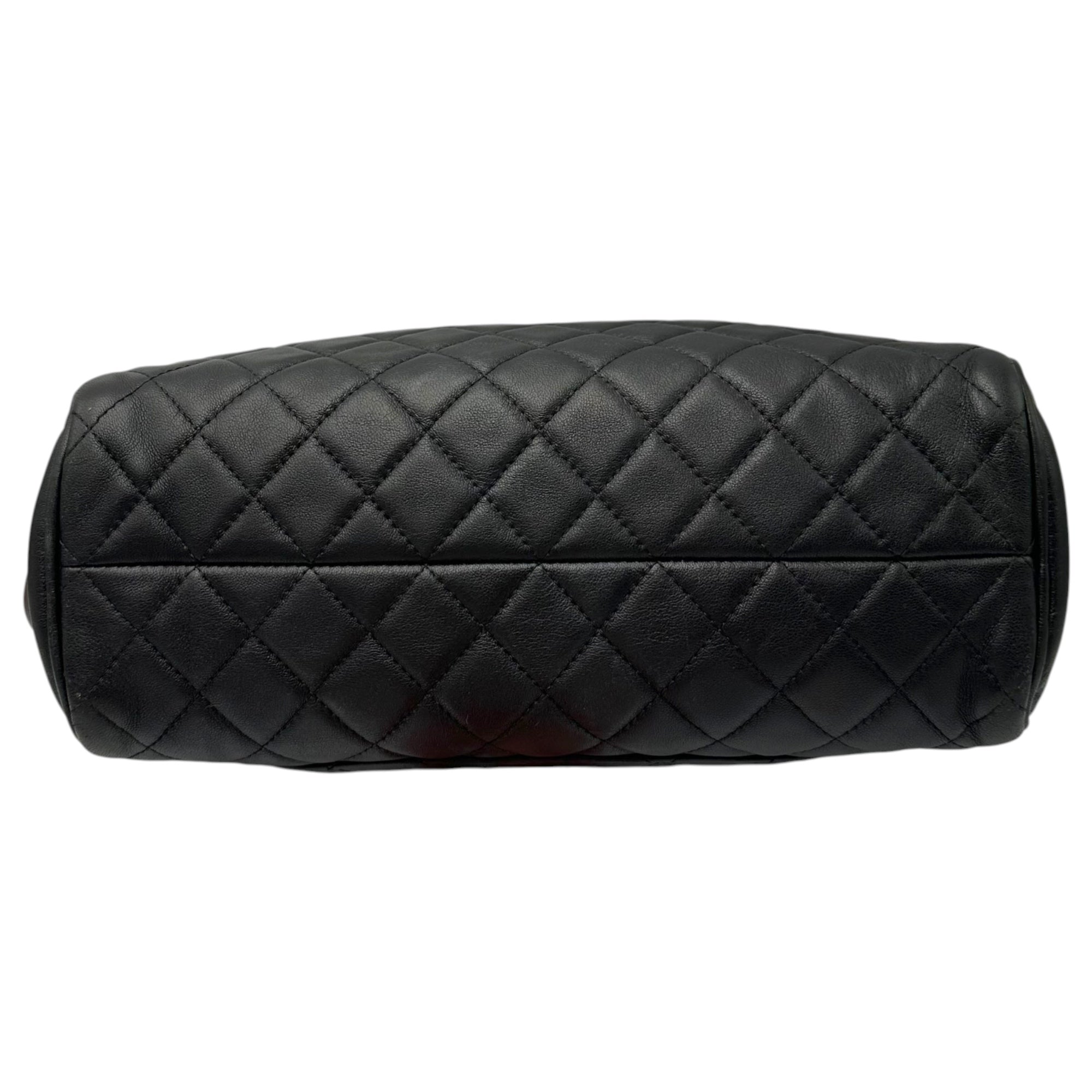 CHANEL(シャネル) Matelasse Large Toiletry Case - Lambskin マトラッセ ラージ トワレ ポーチ  ラムスキン ブラック 2012年製造 16番台 16****** ココマーク ケース バッグ コスメ