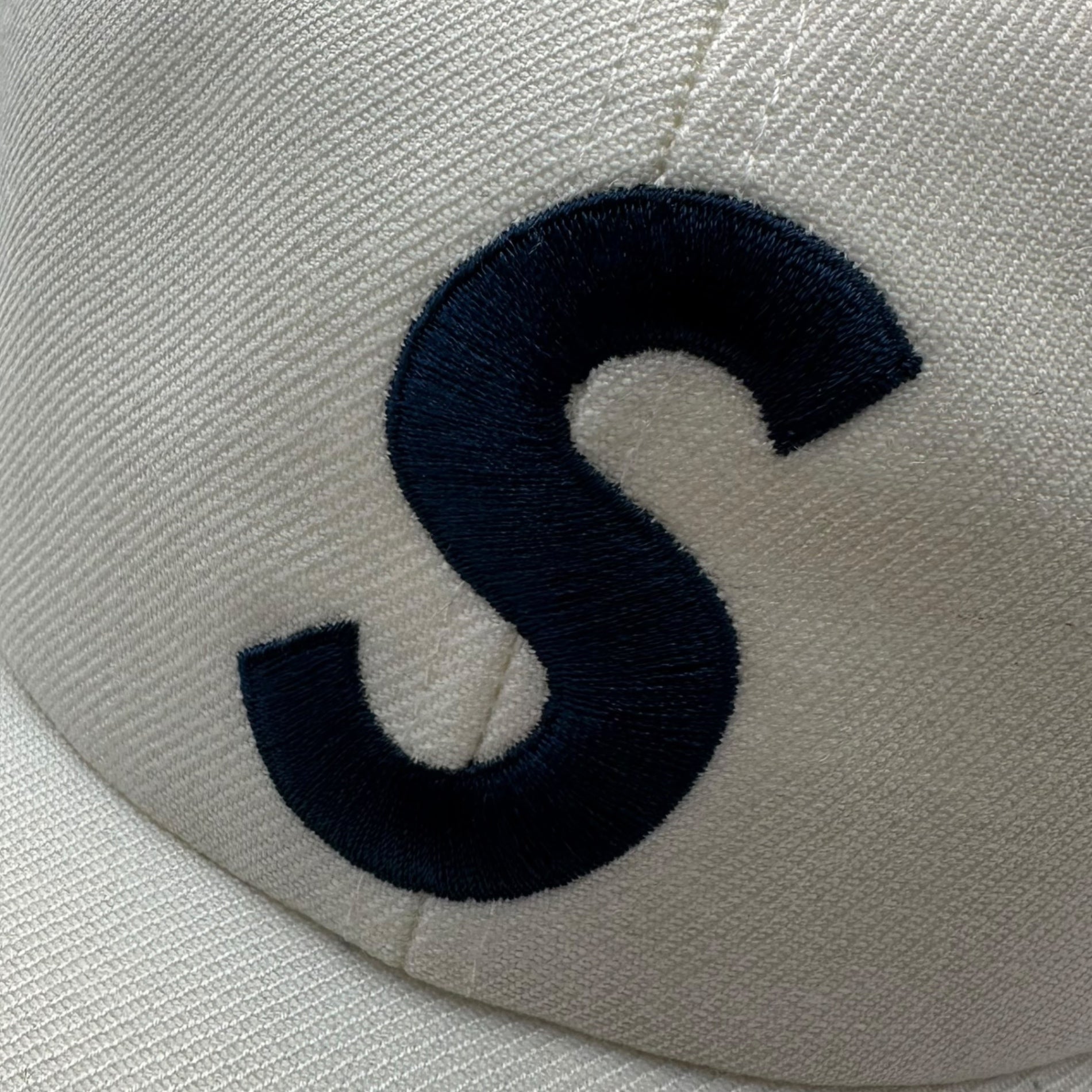 SUPREME(シュプリーム) 2025SS World Famous S Logo 6-Panel Cap ワールド フェイマス エス ロゴ 6 パネル キャップ ホワイト