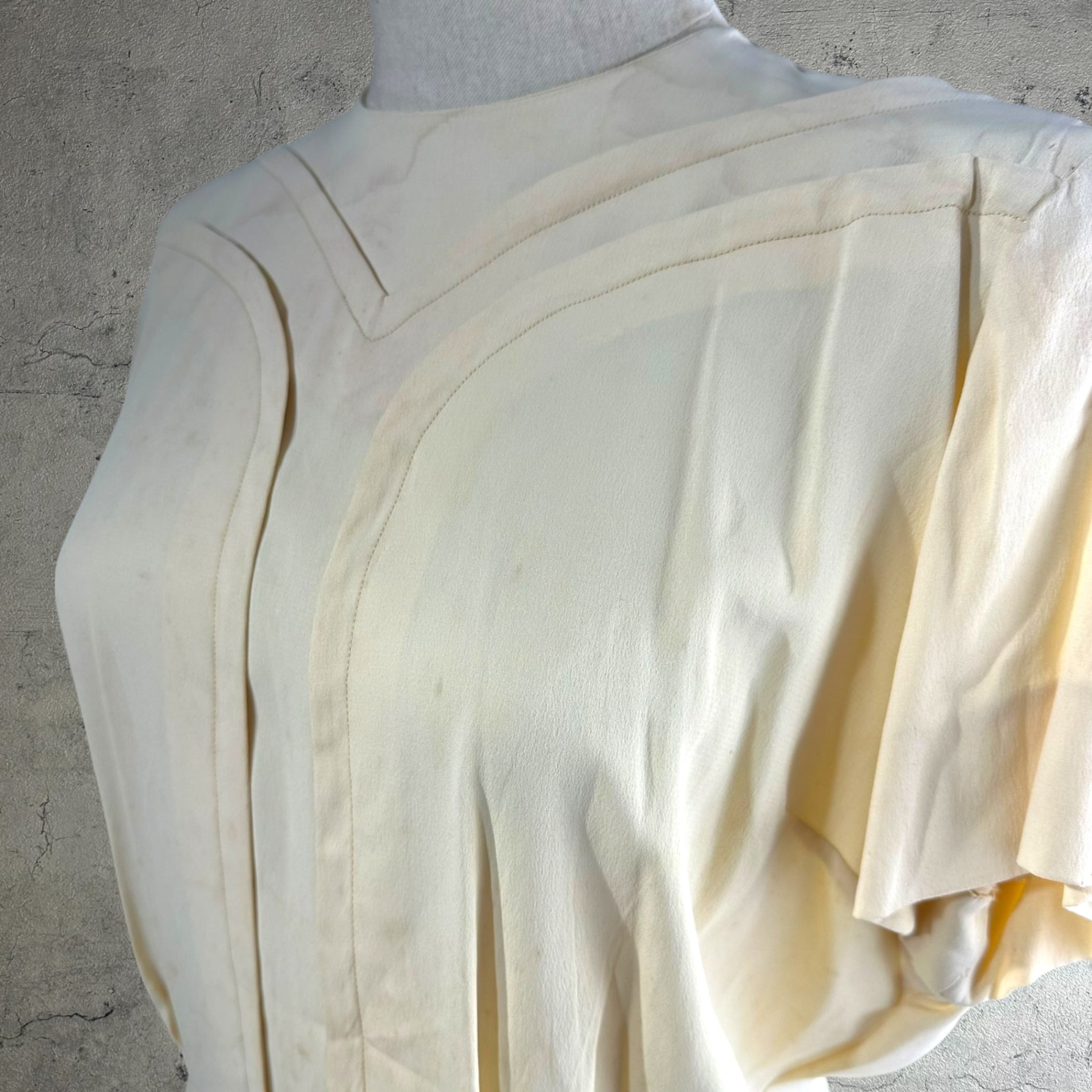VINTAGE(ヴィンテージ) front design blouse デザインカットソー 後ろボタン 表記無し(Mサイズ程度) ベージュ / 小穴有