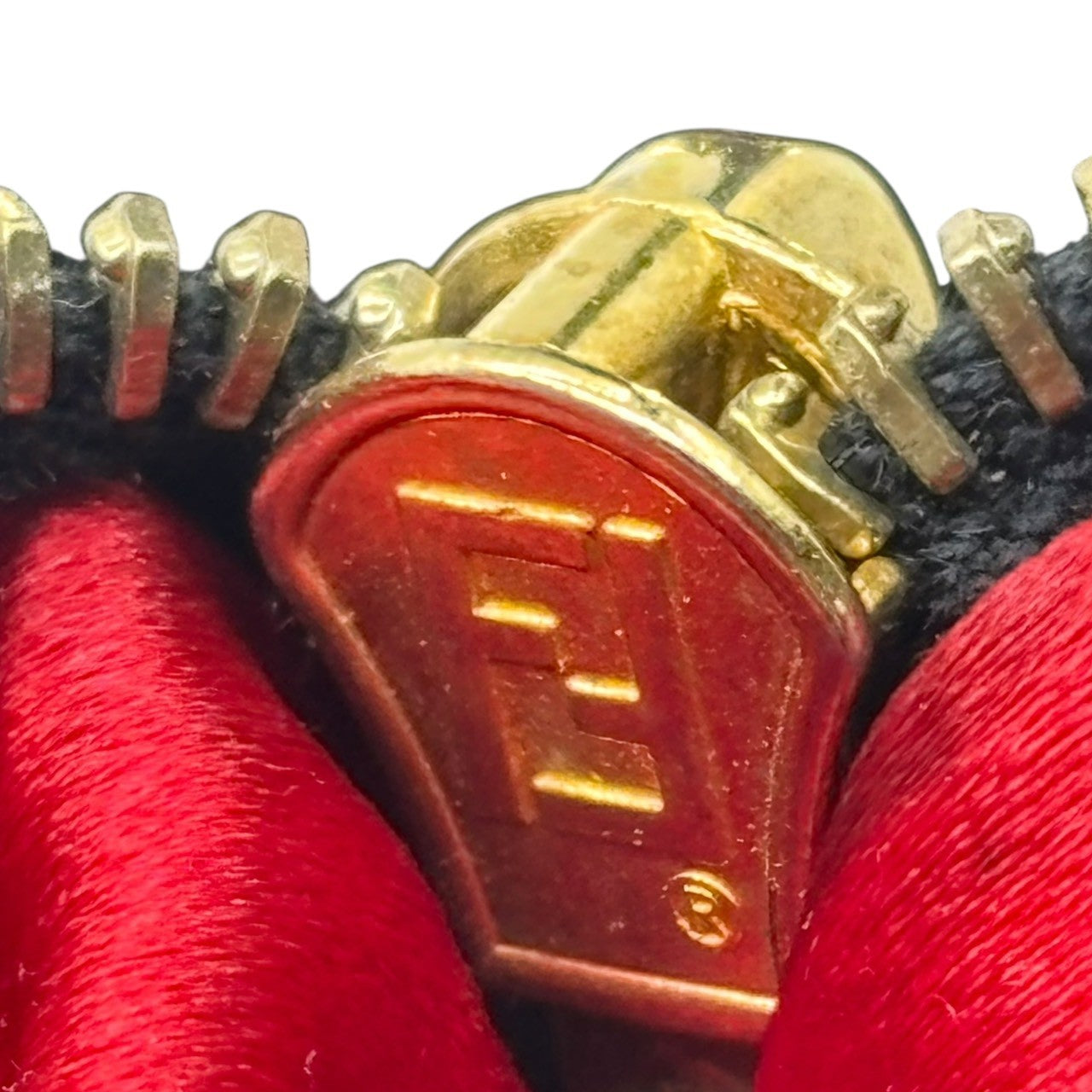 FENDI(フェンディ) Vintage Red glitter finish Suede Mamma Baguette ヴィンテージ 赤 ラメ 加工 スウェード マンマバゲット ショルダーバッグ 2354/26325/009 ブラック×ゴールド×レッド