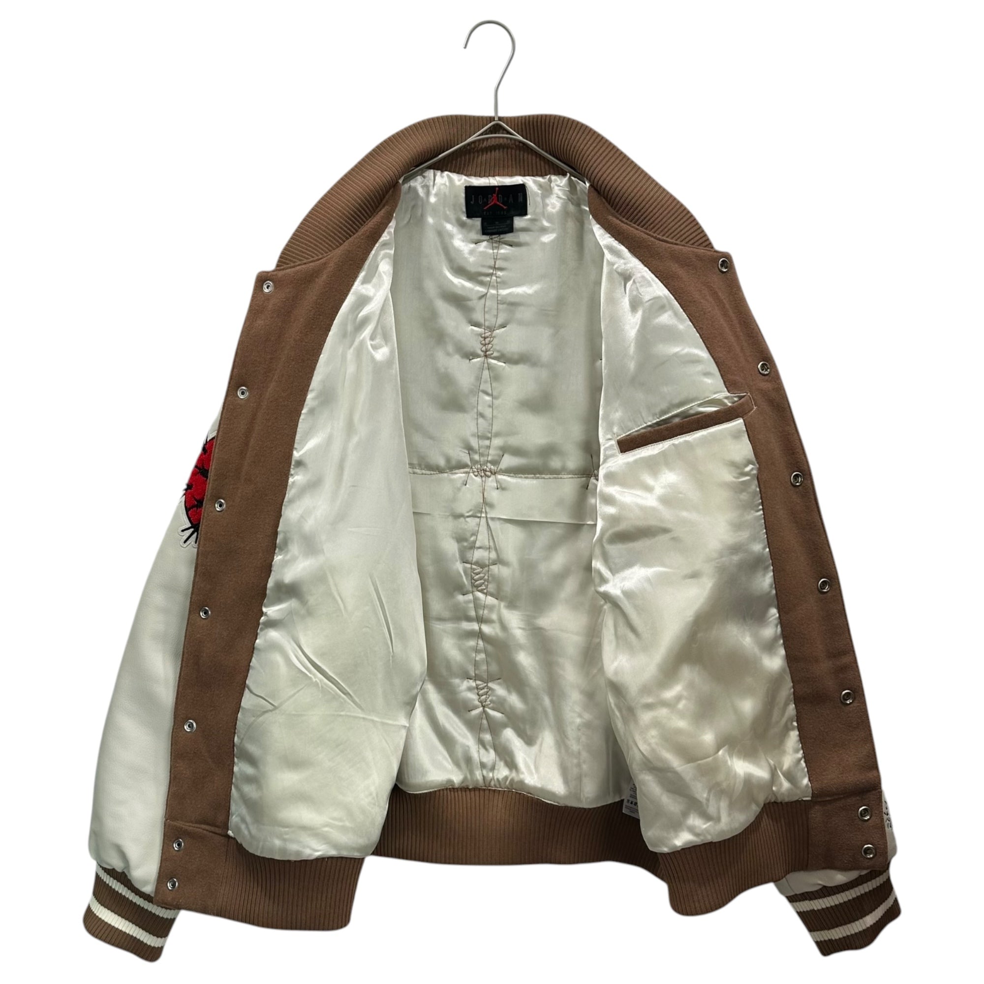 NIKE×Travis Scott(ナイキ×トラヴィススコット) Travis Scott Varsity Jacket バーシティ ジャケット DO4103-256 XL ブラウン×ホワイト スタジャン ワッペン コラボ