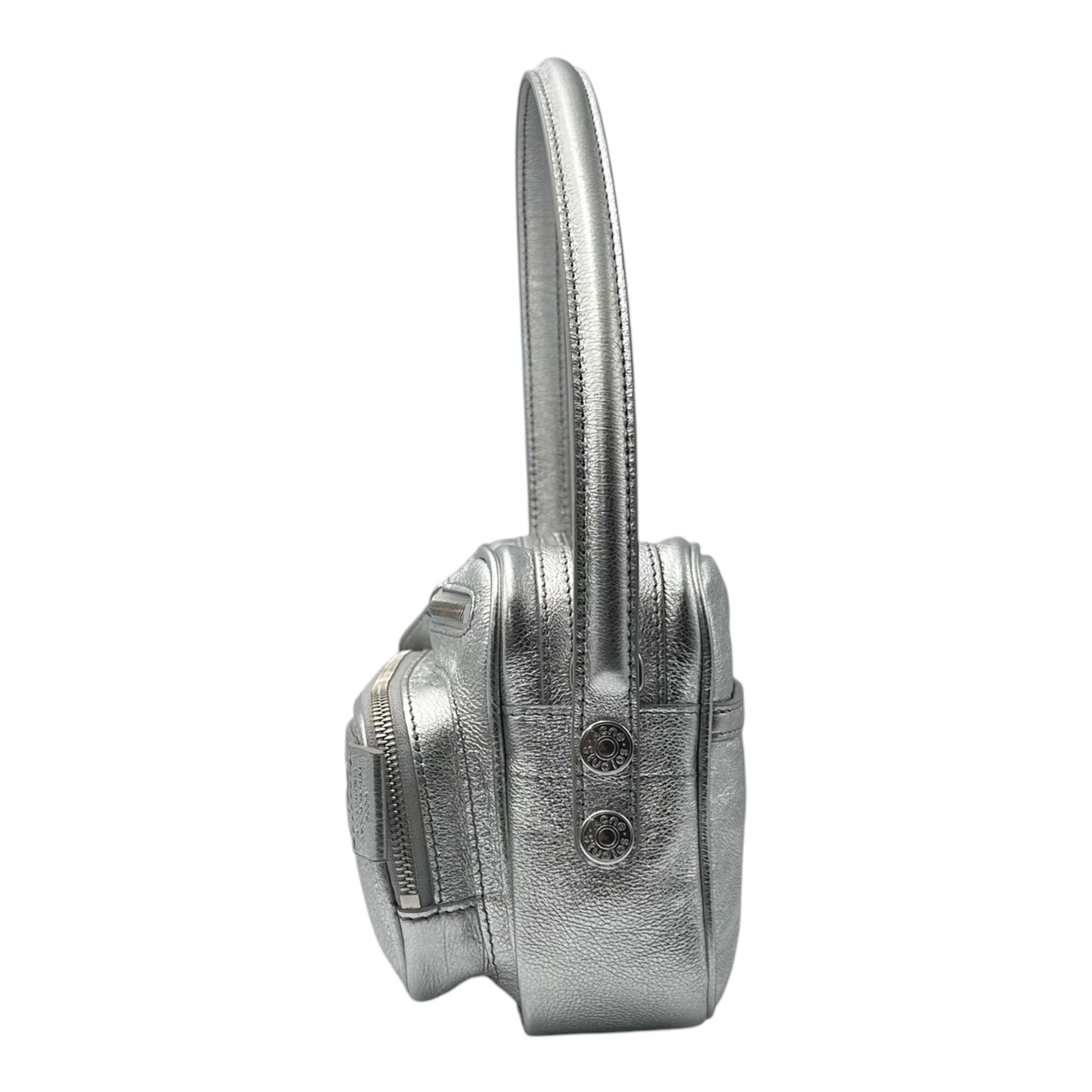 Acne Studios(アクネストゥディオズ) Camero Party Grainy Metallic カメロ パーティー グレイン メタリック A10460- シルバー 肩掛け ワンショルダー バッグ