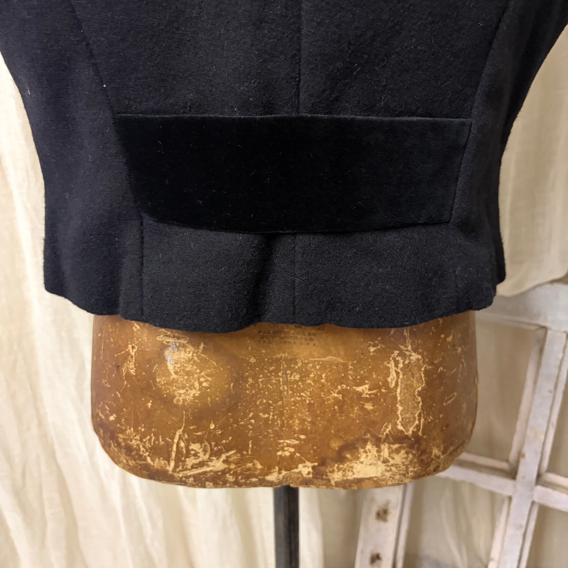 Euro vintage(ヨーロッパヴィンテージ) France 40's~ wool vest ウールとコーデュロイボタンのクラシカルなベスト M~L程度 ブラック