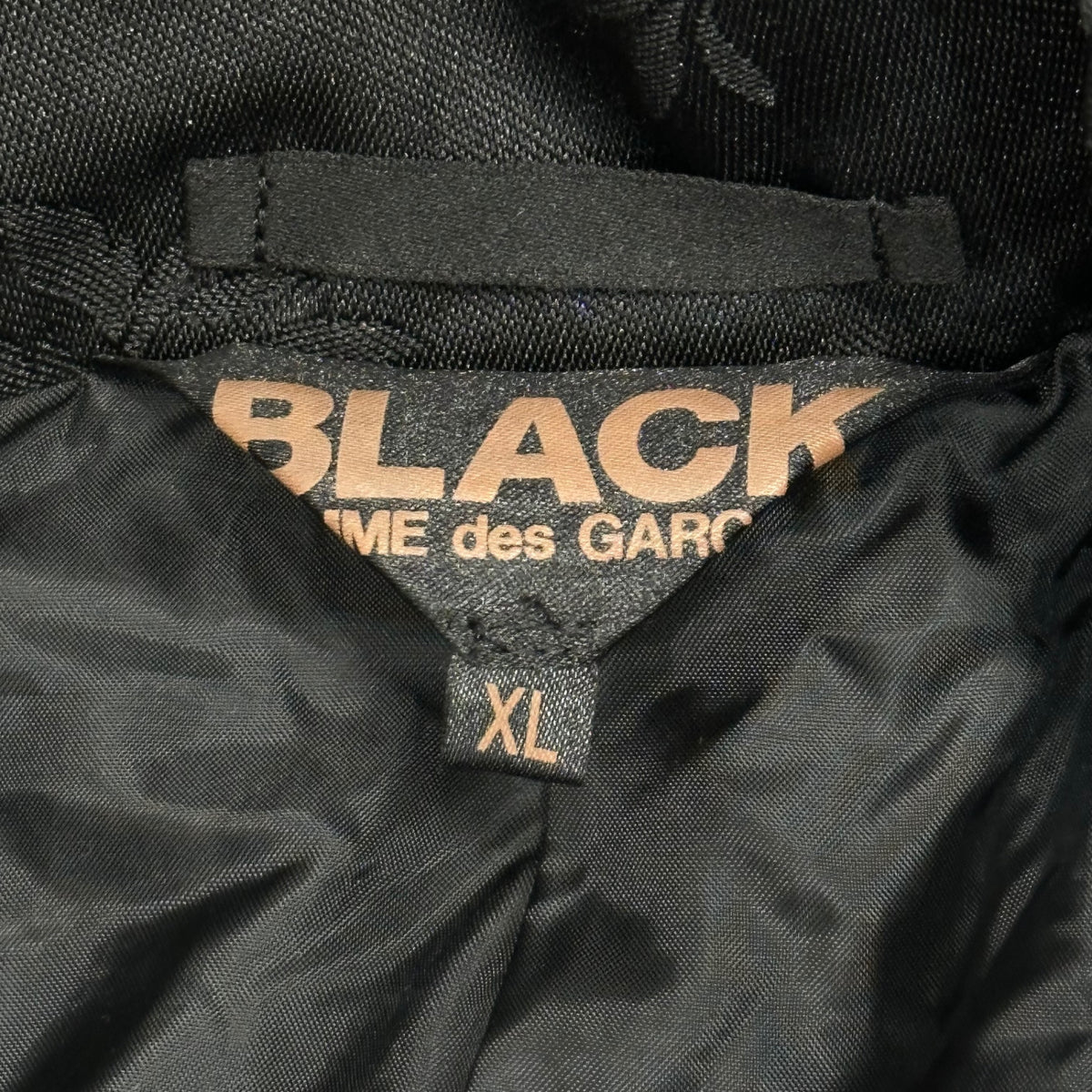 BLACK COMME des GARCONS(ブラックコムデギャルソン) 2017AW Rubber Rose-Embellished Poly 3-Button Jacket ラバー 薔薇 装飾 ポリ 3ボタン ジャケット 1T-J013 XL ブラック AD2017
