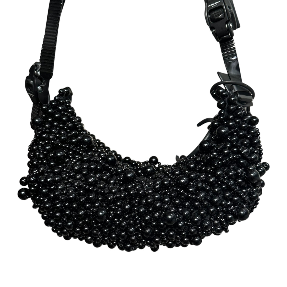 JUNYA WATANABE × INNERRAUM(ジュンヤワタナベ × インナーラム) 2025SS Pearl-Studded Half-Moon Shoulder Bag パール スタッズ ハーフムーン ショルダー バッグ JO-K203 ブラック コラボアイテム
