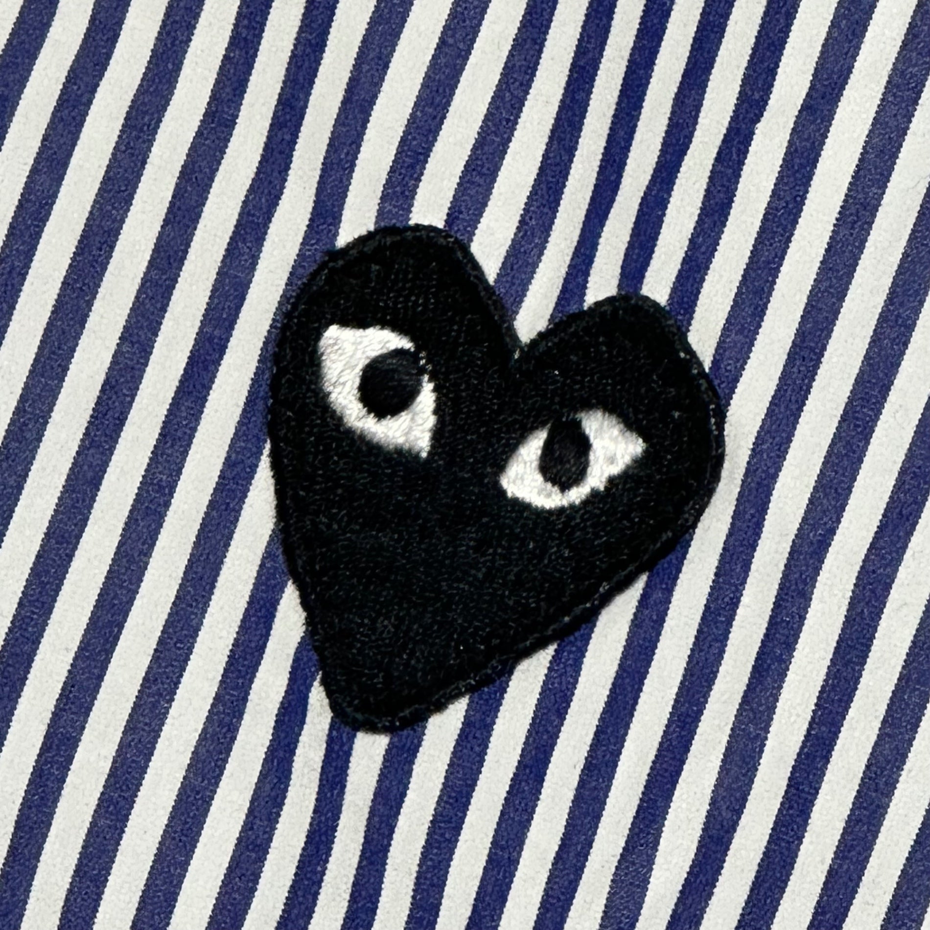 PLAY COMME des GARCONS(プレイコムデギャルソン) One-Point Logo Striped Shirt ワンポイント ロゴ ストライプ シャツ ハート AZ-B007 L ブルー AD2019/8