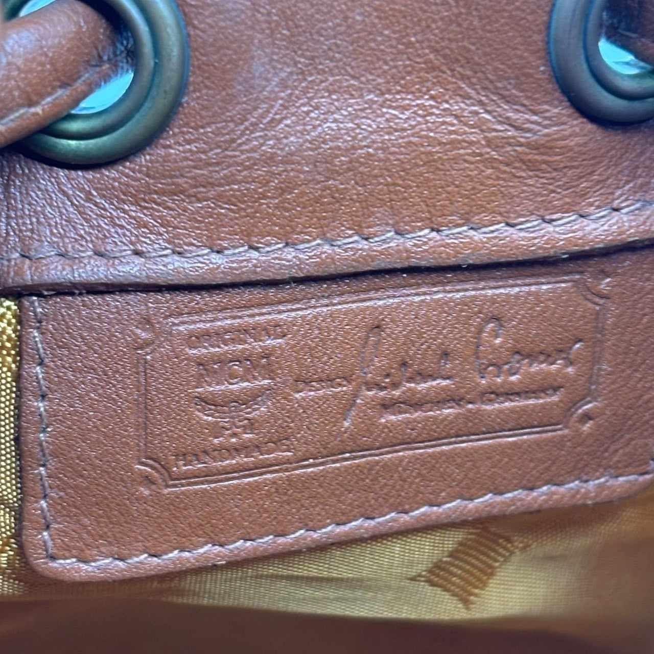 MCM(エムシーエム) Mini Drawstring Shoulder Pouch ミニ 巾着型 ショルダー ポーチ バッグ ブラウン