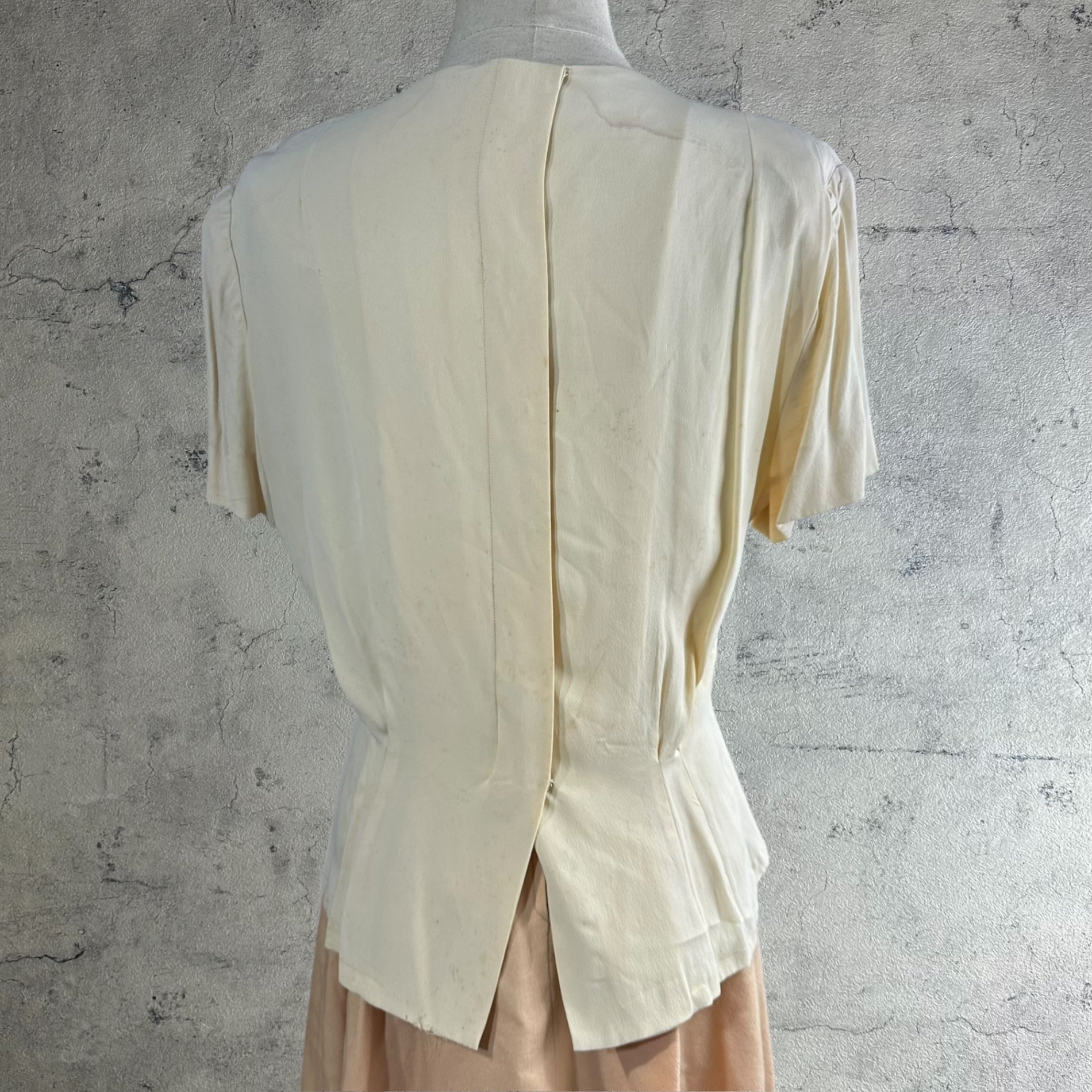 VINTAGE(ヴィンテージ) front design blouse デザインカットソー 後ろボタン 表記無し(Mサイズ程度) ベージュ / 小穴有