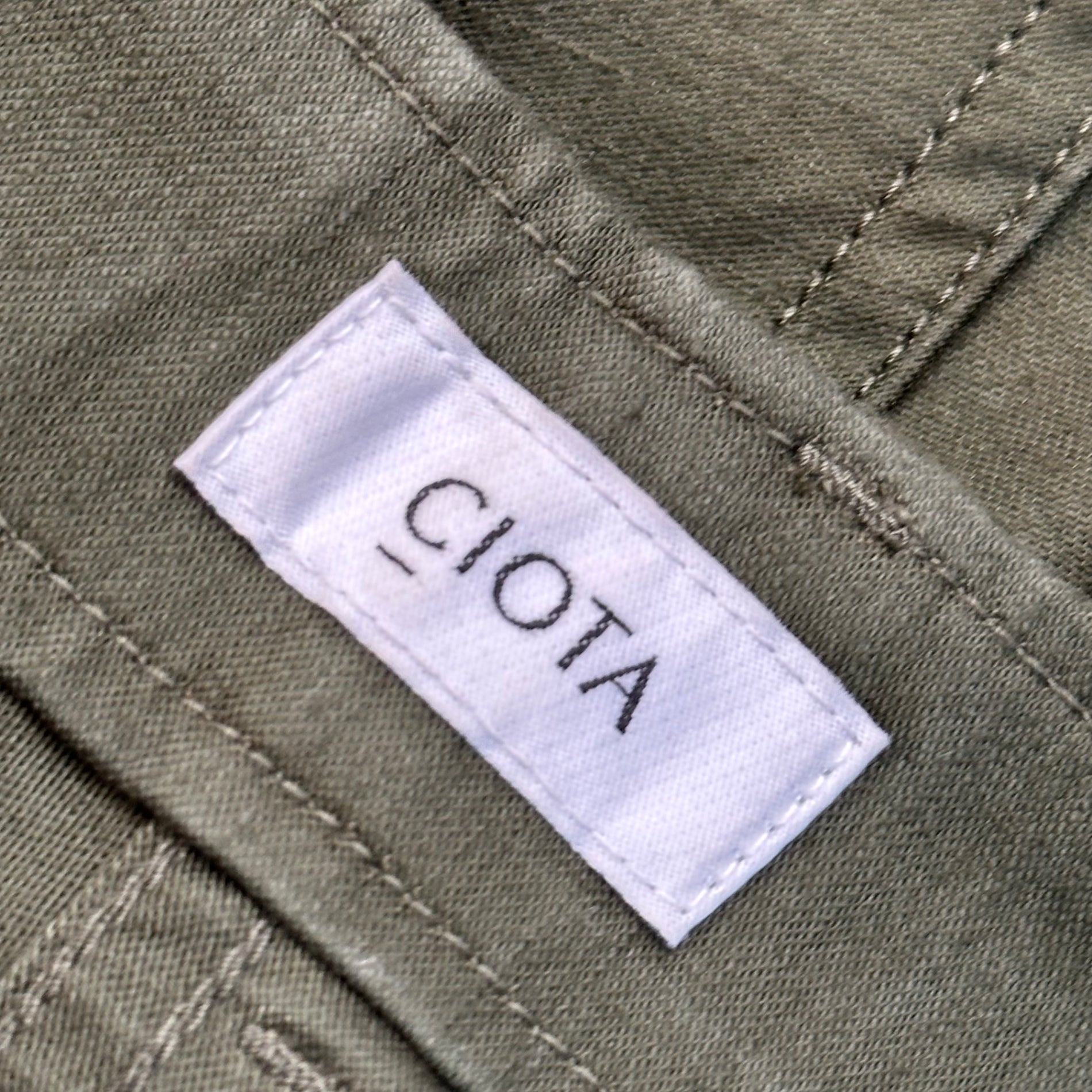 CIOTA(シオタ) 22AW Suvin Cotton Slub Yarn Back Satin Baker Pants スビンコットン ムラ糸 バック サテン ベイカー パンツ PTLM-109M 4 カーキ