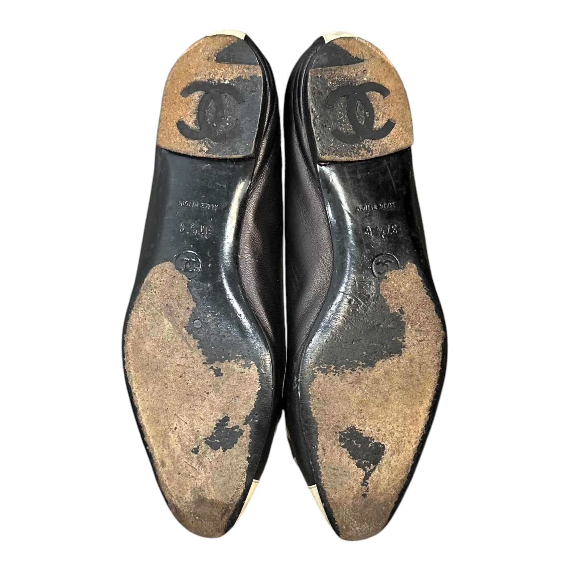 CHANEL(シャネル) Coco Stitch Two-Tone Flat Pumps ココ ステッチ バイカラー フラット パンプス 靴 37 1/2 C ブラック×アイボリー