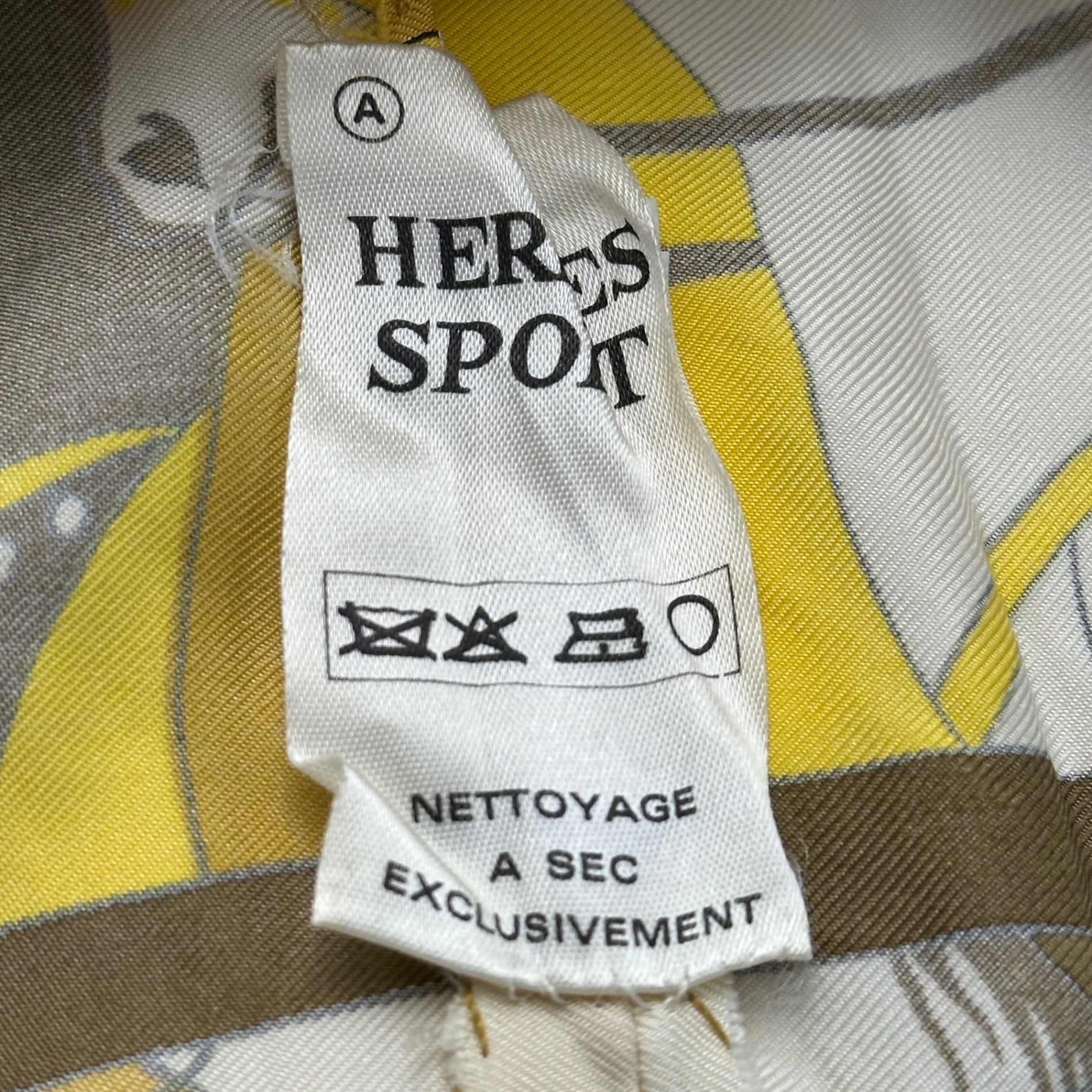 HERMES(エルメス) 1970s–1980s ALI-BABA “Alibaba and the Forty Thieves” Scarf Blouse 70～80年代 アリババ  「アリババと40人の盗賊」 スカーフ ブラウス シャツ 40(L程度) イエロー 1972年誕生の柄 HERMES SPORT レディース合わせ 男性着用可能 ヴィンテージ