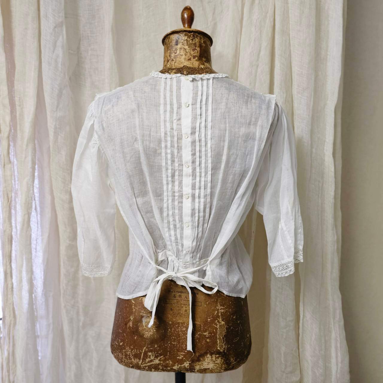Euro antique(ヨーロッパアンティーク) 20's~handwork made lace and embroidery long sleeve blouse ハンドレースと刺繍のアンティークブラウス S~M程度 ホワイト