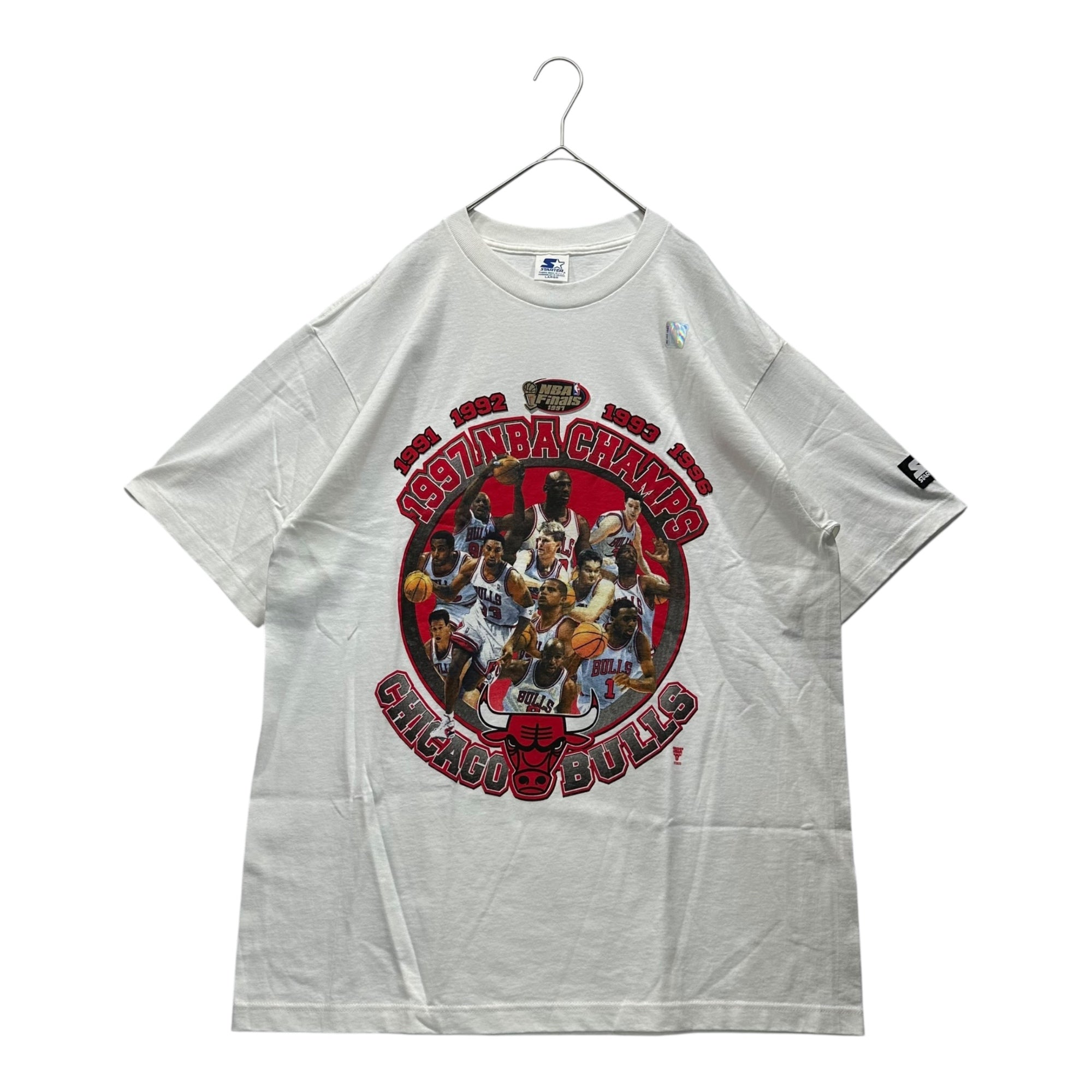 VINTAGE(ヴィンテージ) 1997 NBA CHAMPIONS Chicago Bulls Team Logo Print T-Shirt シカゴブルズ 優勝 チーム ロゴ Tシャツ L ホワイト×レッド マイケルジョーダン