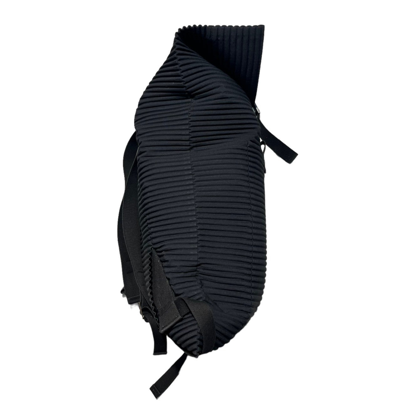 HOMME PLISSE ISSEY MIYAKE(オムプリッセイッセイミヤケ) pleated big daypack プリーツ ビッグ デイパック  ブラック リュック