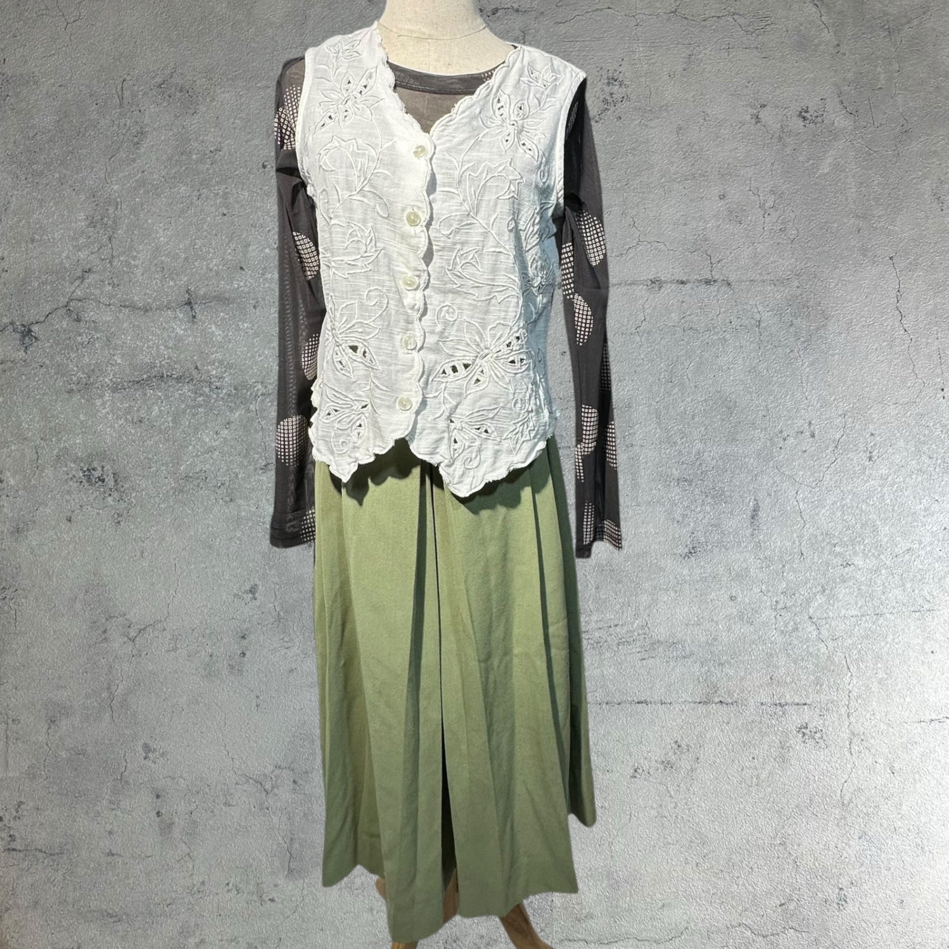 vintage(ヴィンテージ) leaf and flower stich vest blouse リーフと花刺繍のカットワークレース前開きベスト ブラウス 表記無し(Mサイズ程度) ホワイト