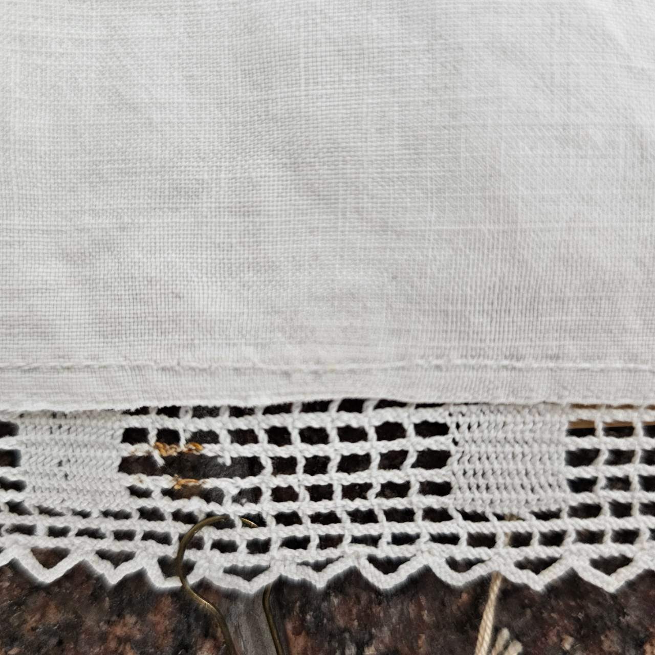 VINTAGE(ヴィンテージ) 「bonne nuit」 fabric table cloth 「おやすみ」テーブルクロス ファブリック  ベージュ(刺繍:レッド)