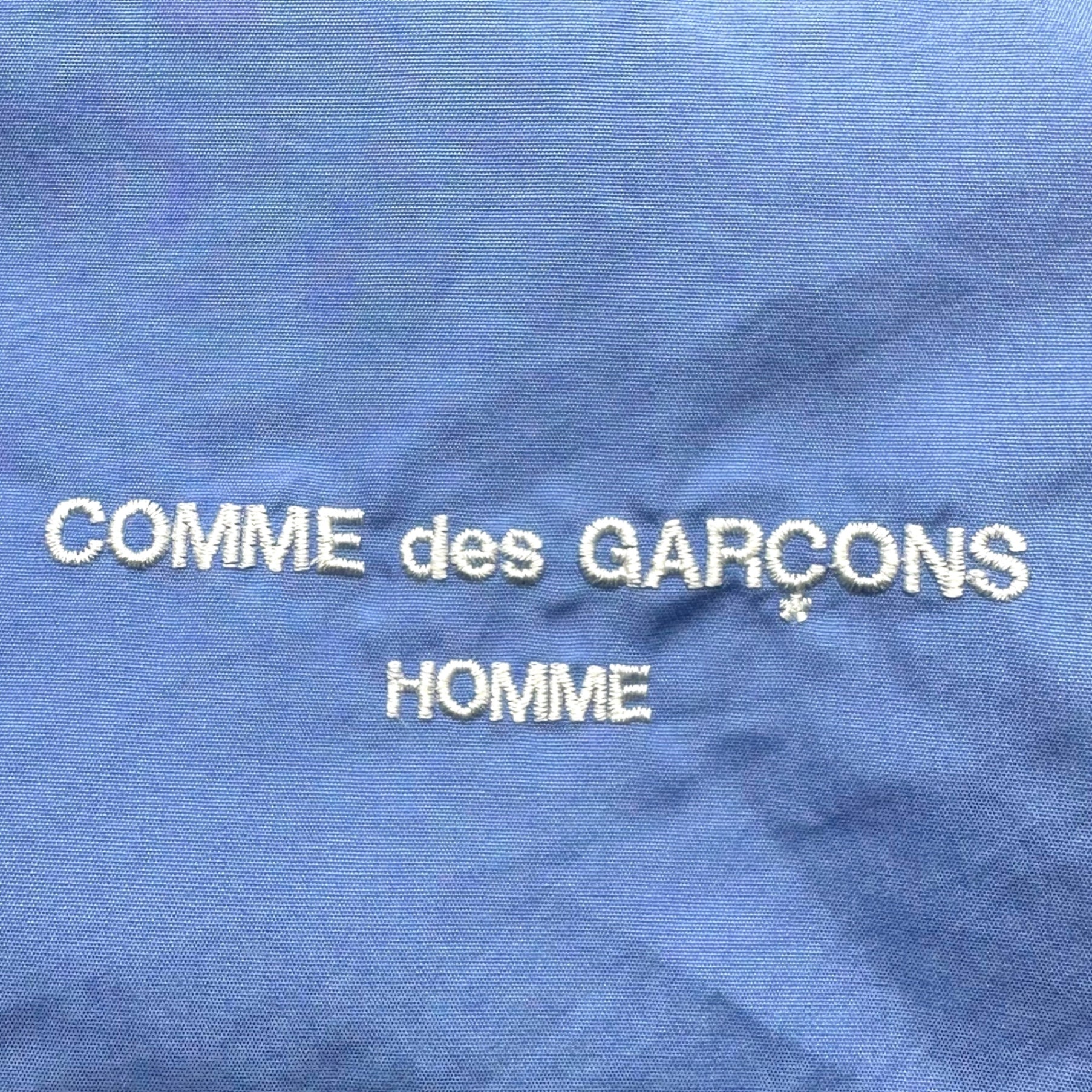 COMME des GARCONS HOMME(コムデギャルソンオム) 24SS Casual shirt - cotton broadcloth カジュアル シャツ 綿ブロード HM-B103 M サックスブルー 半袖 シャツ ロゴ 刺繍