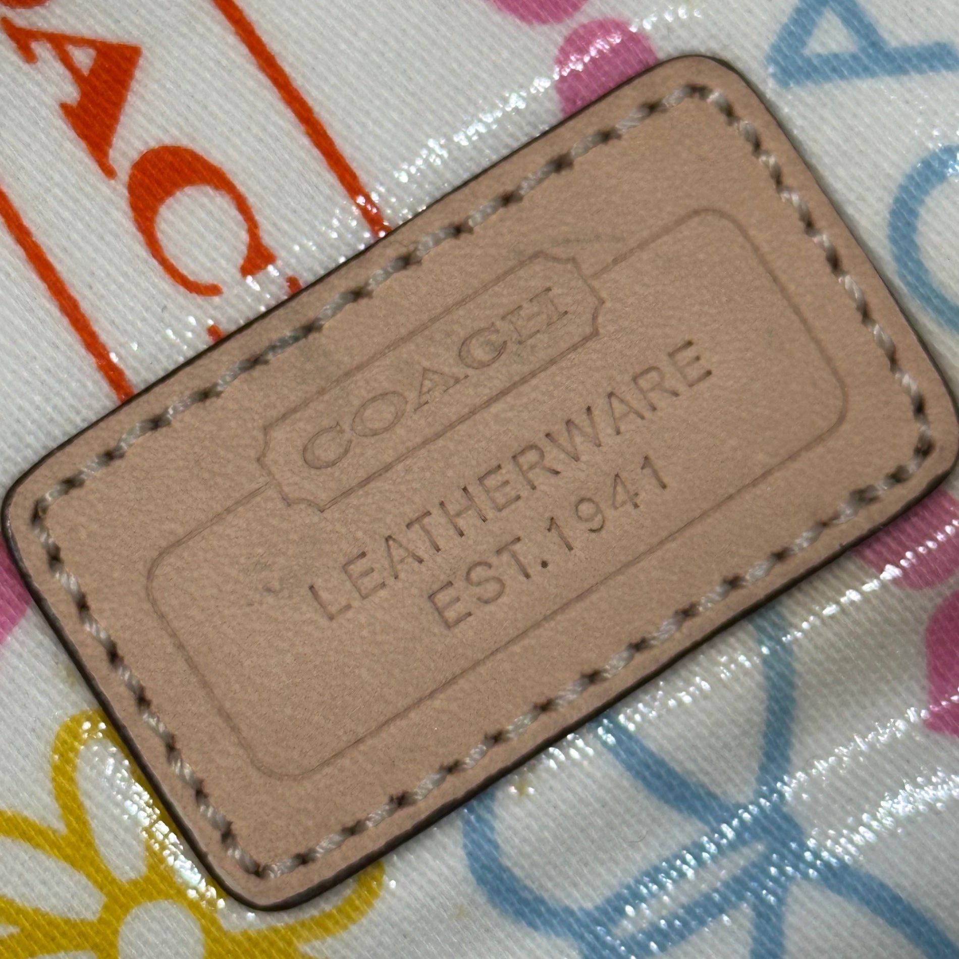 COACH(コーチ) All-Over Print Vanity Pouch 総柄 バニティ ポーチ マルチカラー エナメル