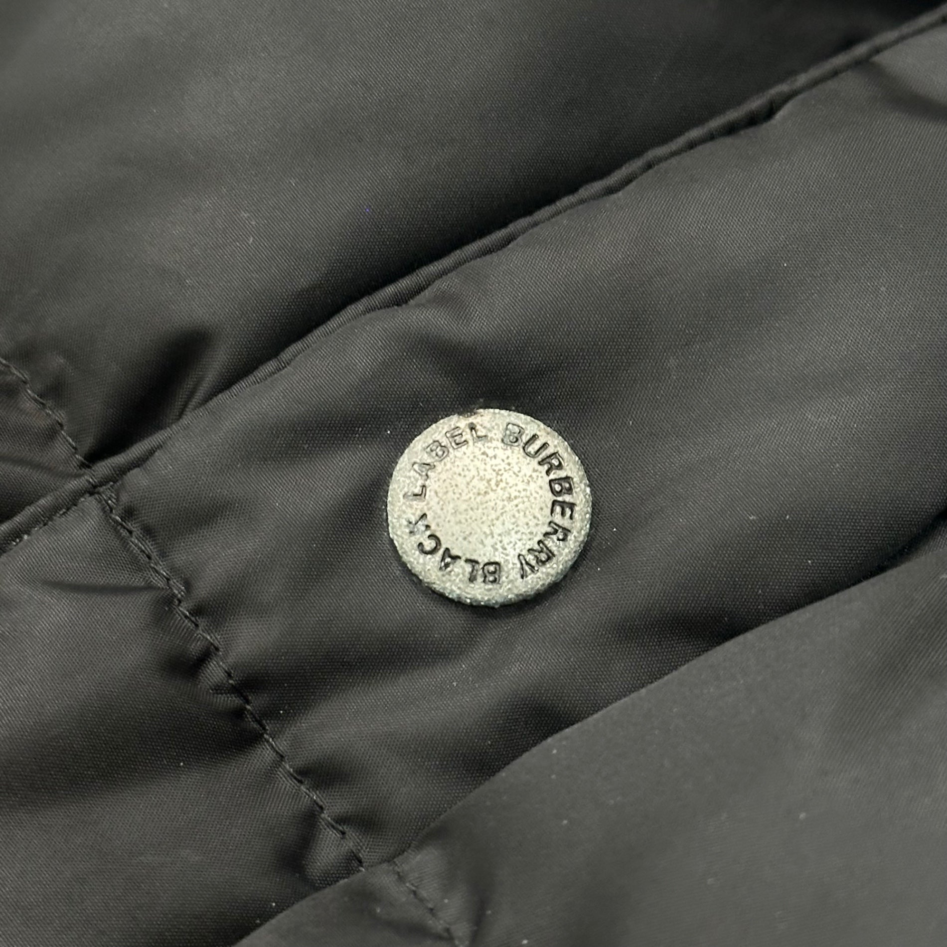 BURBERRY BLACK LABEL(バーバリーブラックレーベル) Burberry Check Lined Rabbit Fur Down Jacket バーバリーチェック ライニング ラビットファー ダウン ジャケット BMP04-904-09 L ブラック