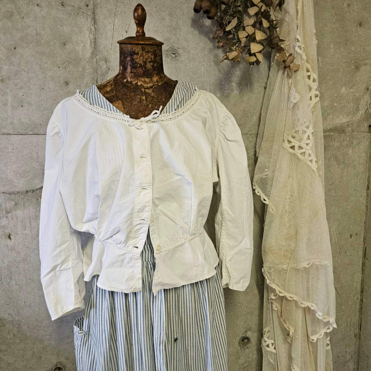 Euro antique(ヨーロッパアンティーク) 1900's~ puff sleeve drawstring neckline white cotton blouse ホワイトコットンのパフスリーブなドローストリングブラウス 表記無し(M~L程度) ホワイト 推定1900年代以降