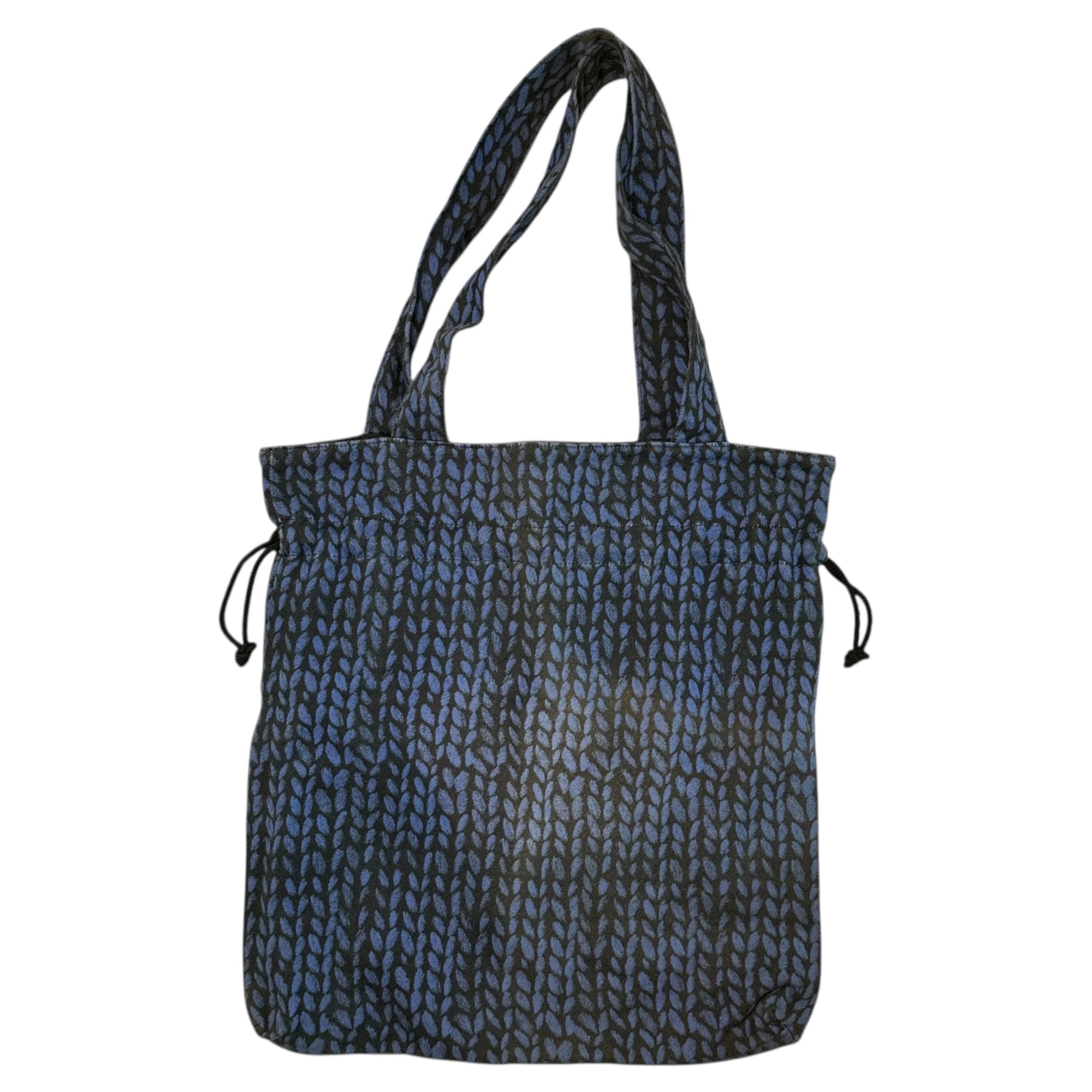LIMI feu(リミフゥ) Knit Trompe l'oeil Print Tote Bag ニット トロンプルイユ プリント トート バッグ ブルー×ブラック