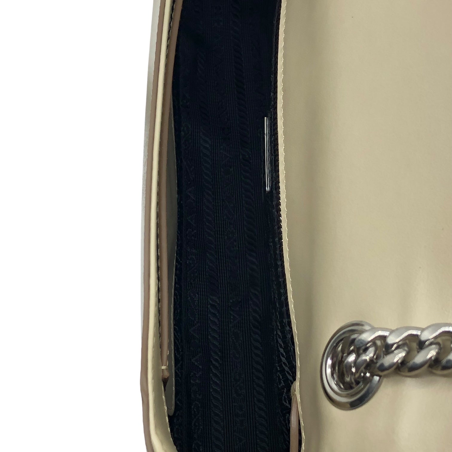 PRADA(プラダ)  Saffiano chain shoulder bag サフィアーノ チェーン ショルダーバッグ 1BD147 ベージュ ロゴ ハンド 斜め掛け