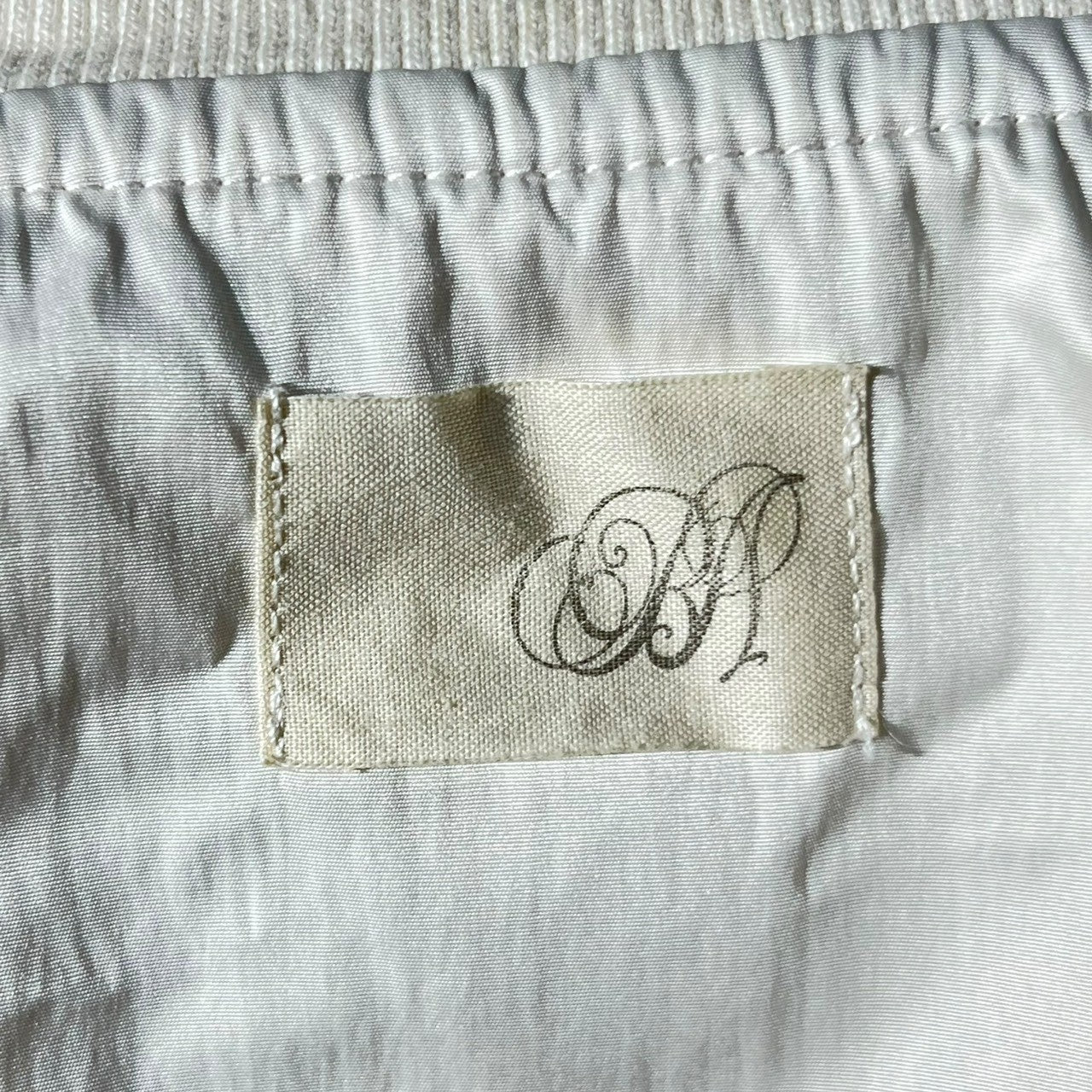 BEARDSLEY(ビアズリーガリャルダガランテ) Ruffle hem MA-1 blouson jacket 裾 フリル MA-1 ブルゾン ジャケット BEZ1022207A0003 FREE アイボリー 参考定価30,800円(税込)