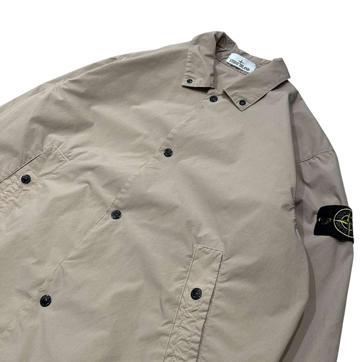 STONE ISLAND(ストーンアイランド) 2025SS LIGHT COMPACT TOUCH POLY-TC Coach Jacket コーチ ジャケット L1S154100041 M ベージュ