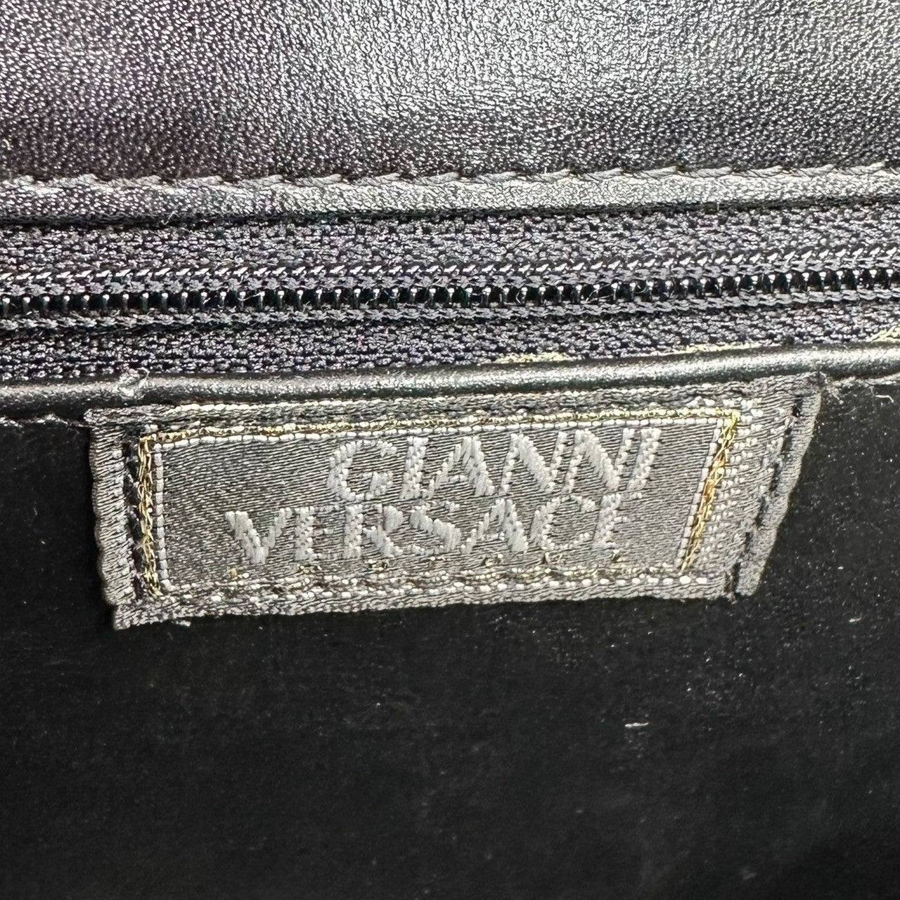 GIANNI VERSACE COUTURE(ジャンニヴェルサーチ クチュール) Medusa Design Box Calf Shoulder Bag メデューサ デザイン ボックスカーフ ショルダー バッグ ブラック