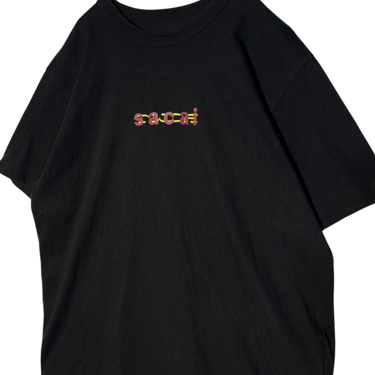 sacai(サカイ) "DJ Dixon" LOGO TEE ディクソン ロゴ バック グラフィック Tシャツ 19-0111S 2 ブラック コラボ サカイ青山店 限定 モデル